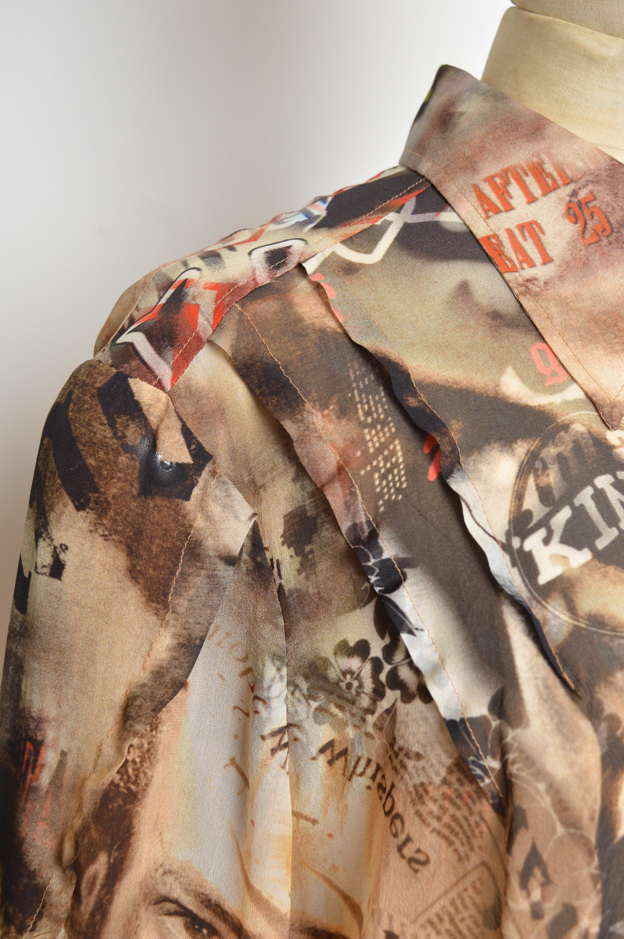 2007 John Galliano Camicia con stampa gazzetta in seta - Camicetta in vendita 3