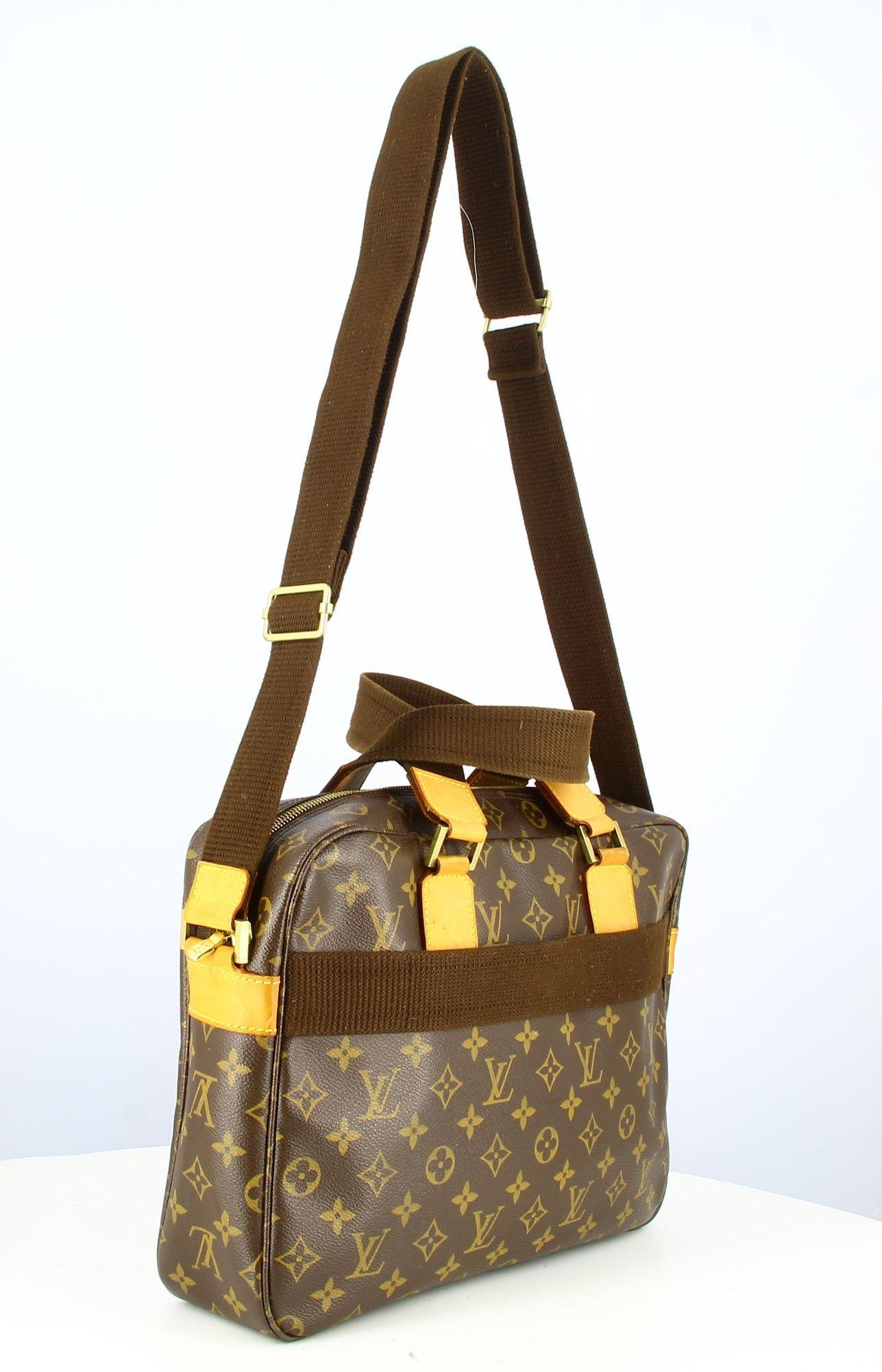 2007 Louis Vuitton Bosphore Monogram Bag  In Good Condition In PARIS, FR