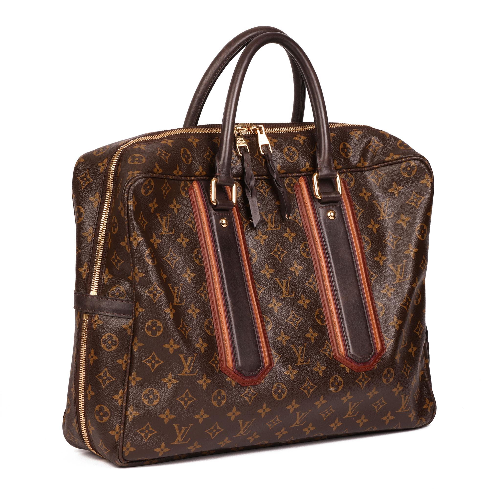 LOUIS VUITTON
Brown Monogram Coated Canvas & Vachetta Leather Geant Bequia Porte Document

Xupes Reference: CB475
Serial Number: AR3077
Age (Circa): 2007
Accompanied By: Louis Vuitton Dust Bag, Luggage Tag, Padlock, Keys, Handle Keeper
Authenticity