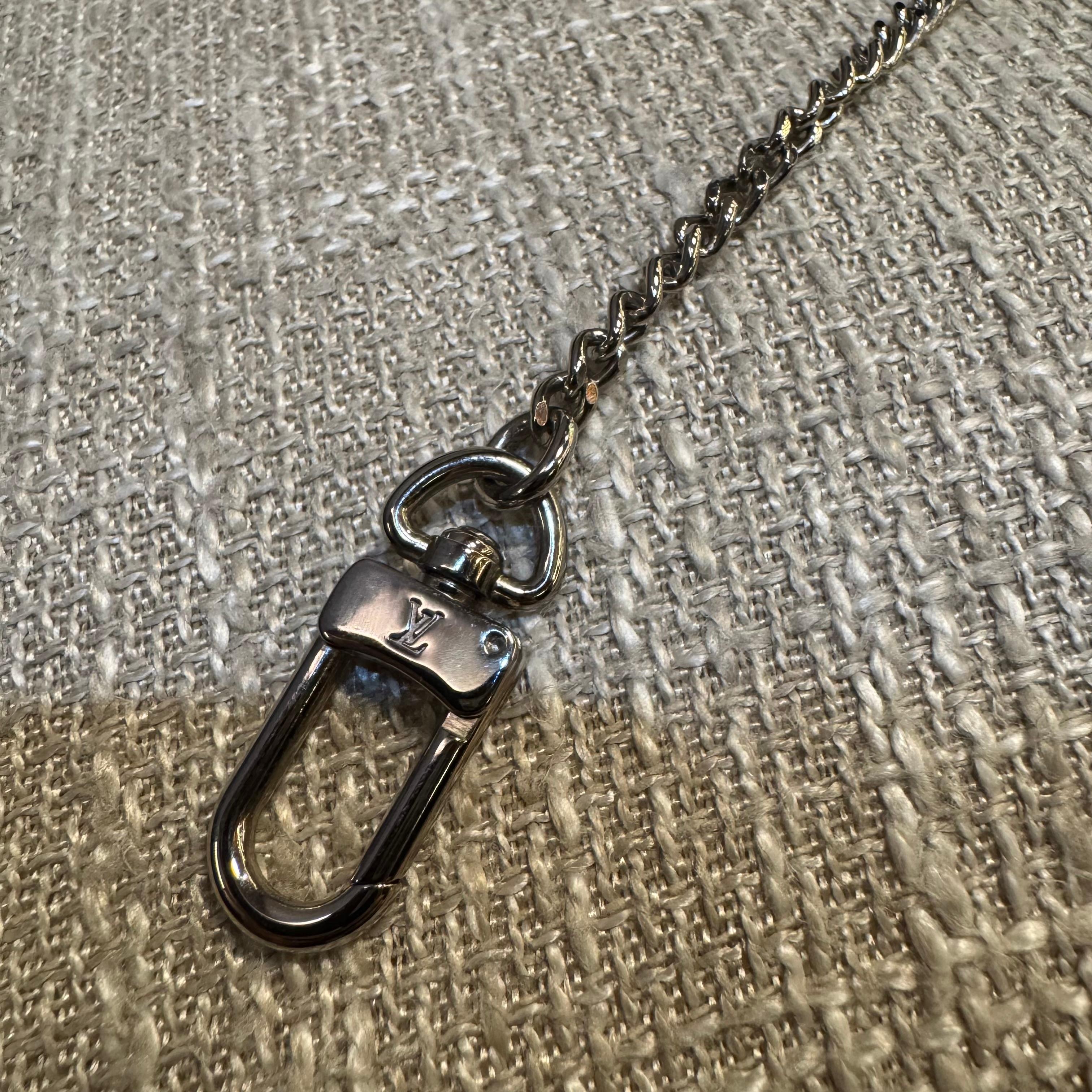 2007 Louis Vuitton Silver Monogram Vernis Cuore Borsa Charm in vendita 5