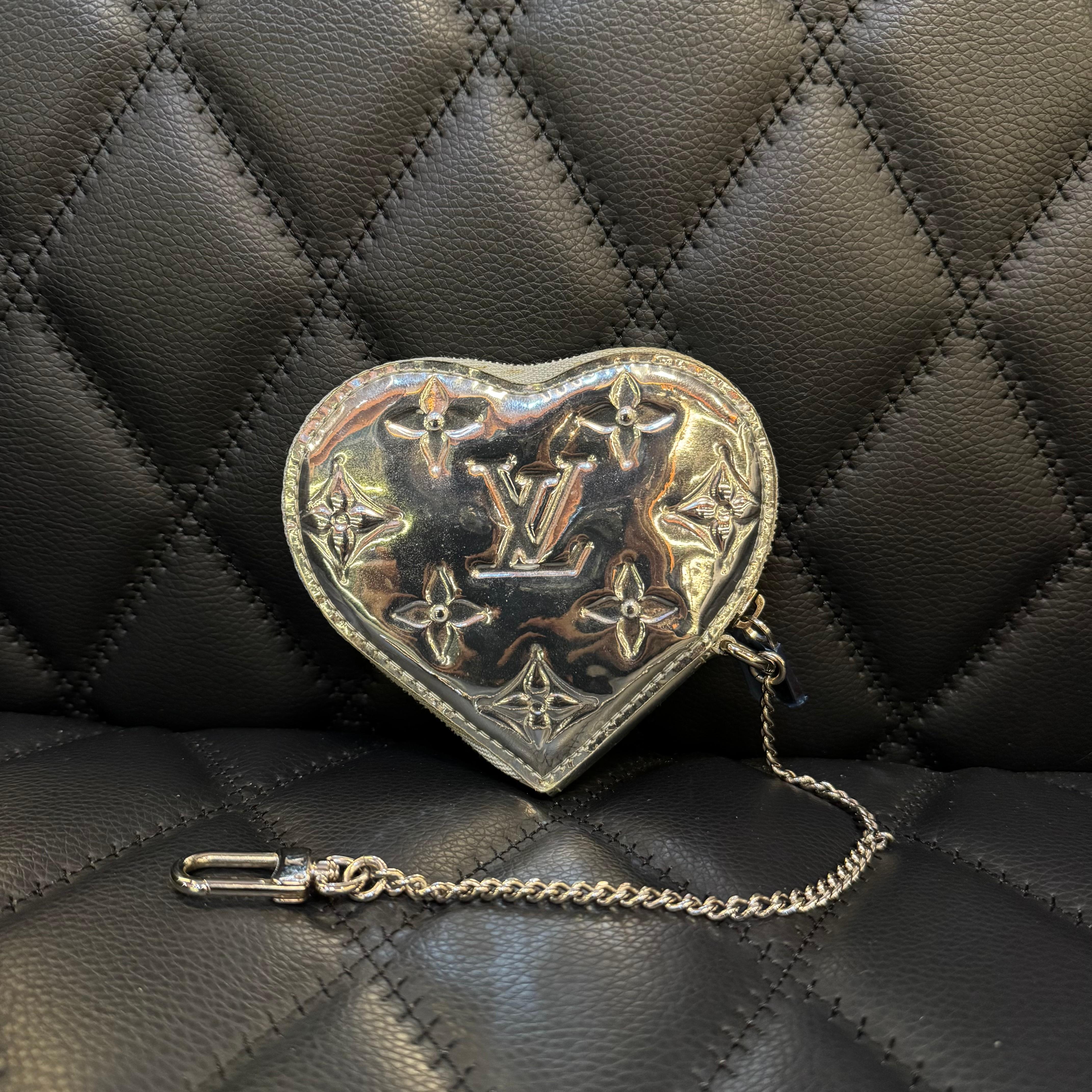 2007 Louis Vuitton Silver Monogram Vernis Cuore Borsa Charm in vendita 6