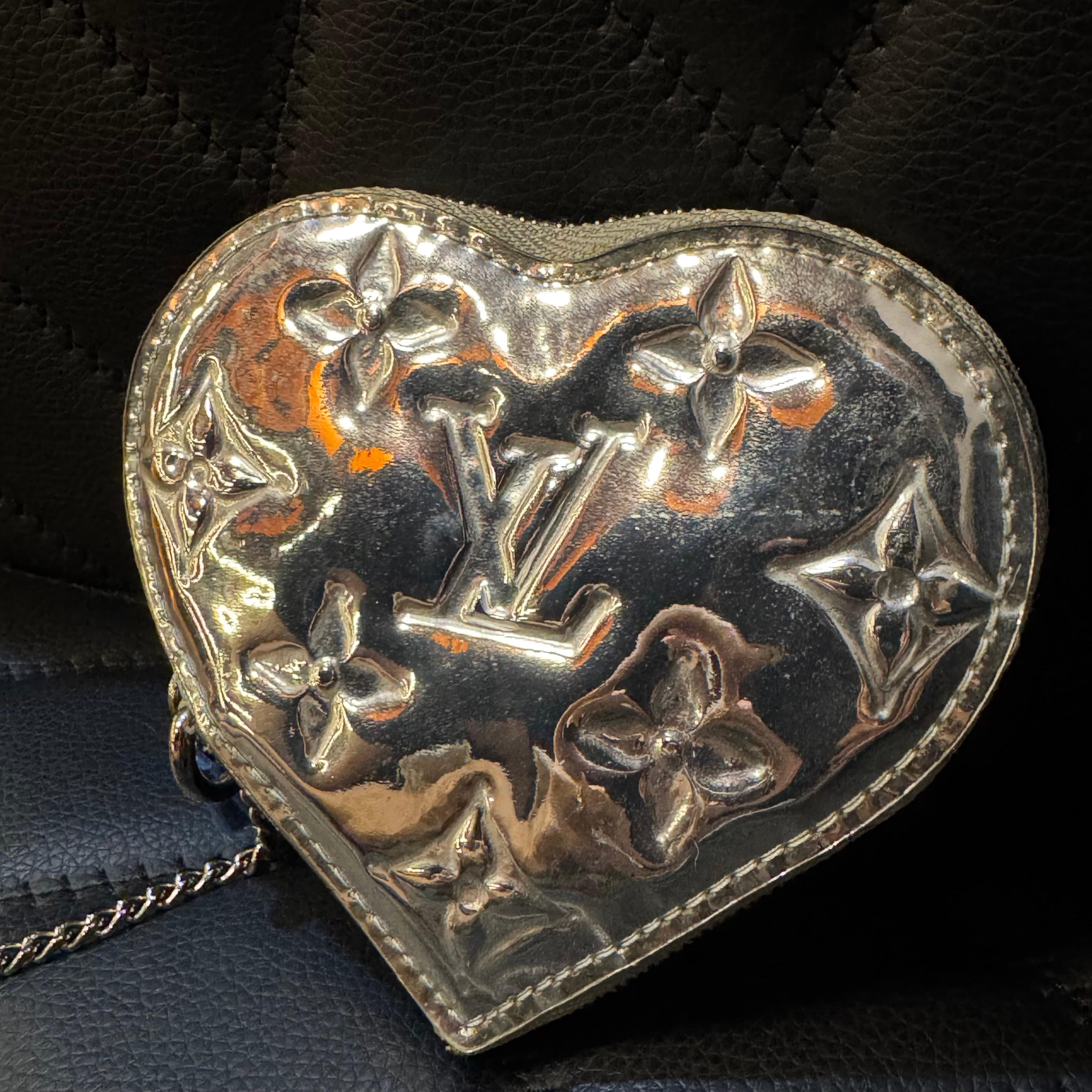2007 Louis Vuitton Silver Monogram Vernis Cuore Borsa Charm in vendita 3