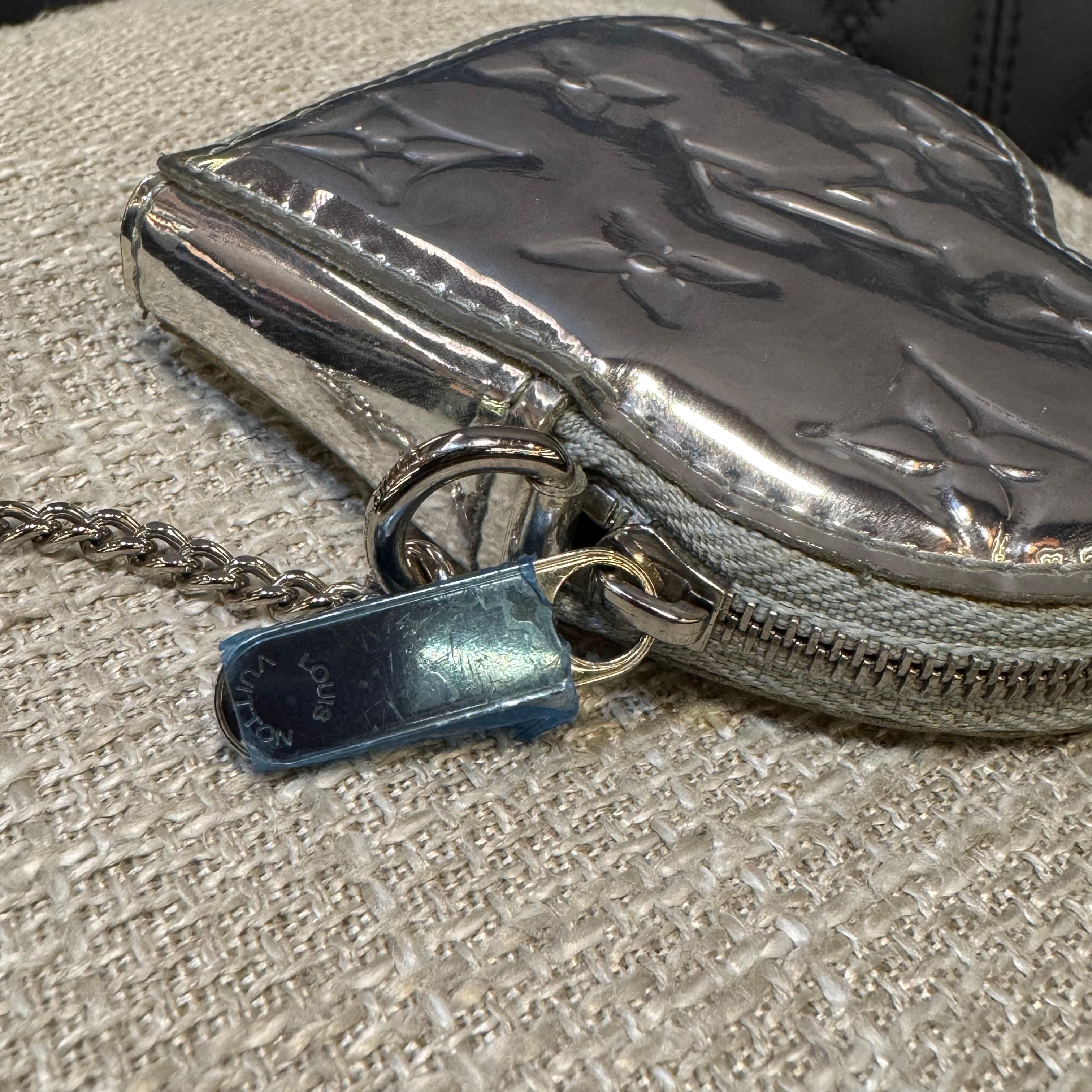 2007 Louis Vuitton Silver Monogram Vernis Cuore Borsa Charm in vendita 4