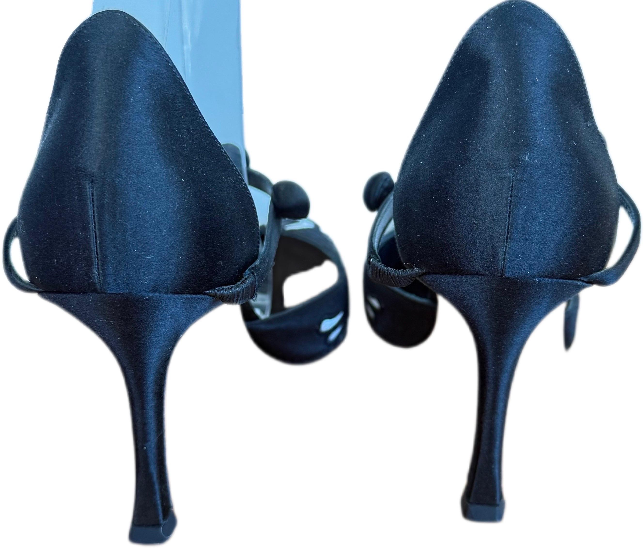 2007 Manolo Blahnik Edizione Limitata 38 / 8 Neiman Marcus Tacchi in Raso Ricamato In condizioni ottime in vendita a San Diego, CA