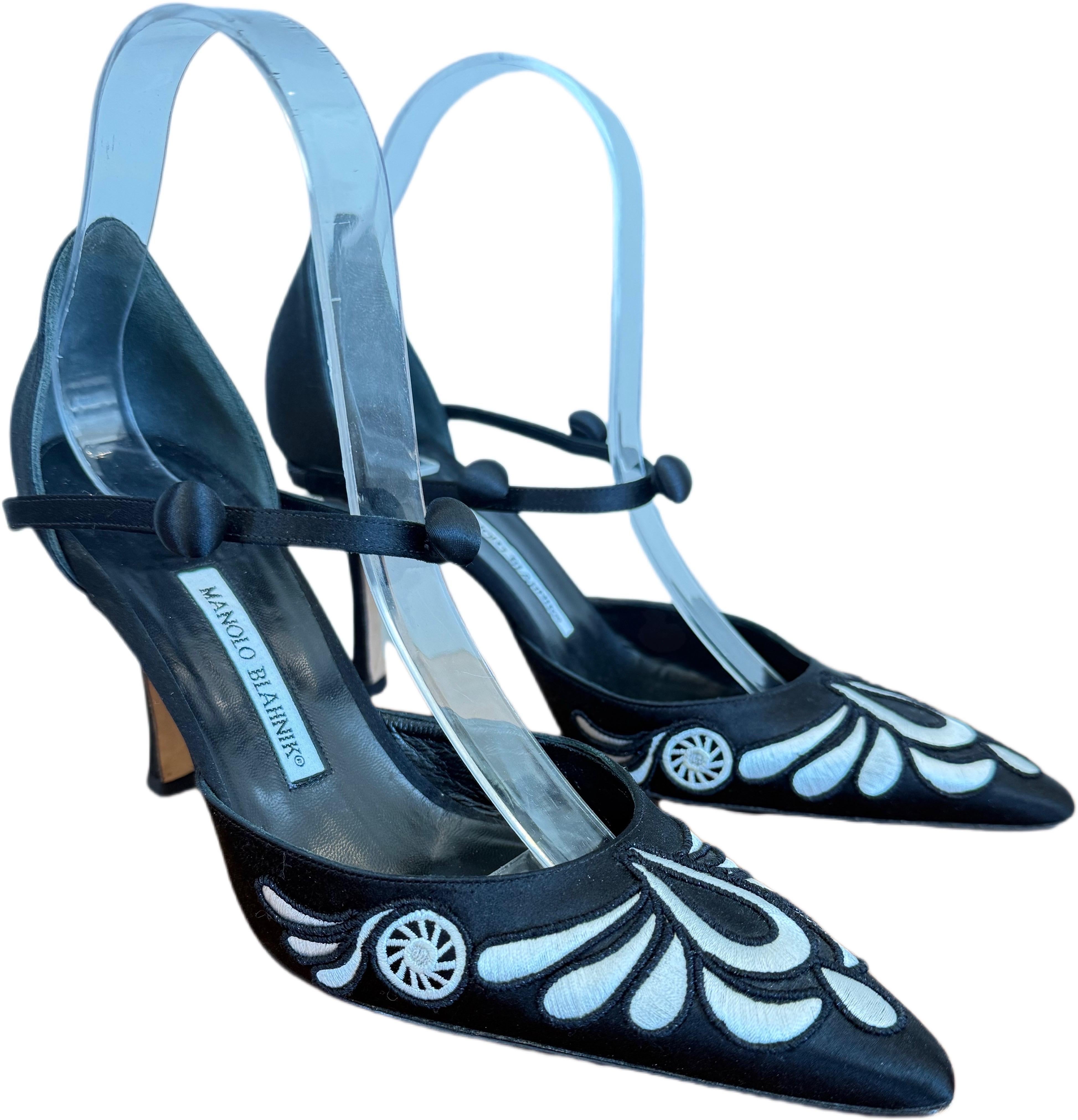 2007 Manolo Blahnik Edizione Limitata 38 / 8 Neiman Marcus Tacchi in Raso Ricamato in vendita 2