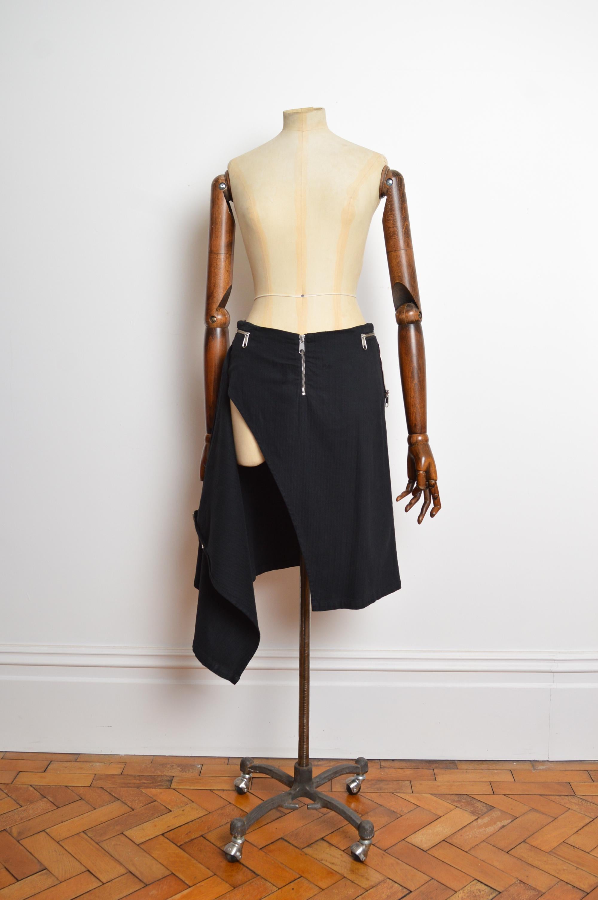 2007 Martin Margiela MM6 Technical Black Knee Length low rise Multi Chrome Zip Skirt.
The skirt can be styled both open or closed.
Recommended Size; UK 6 /  Waist band 29” inches
Measurements are provided in inches (‘’)
Waist band; 29” / Length;