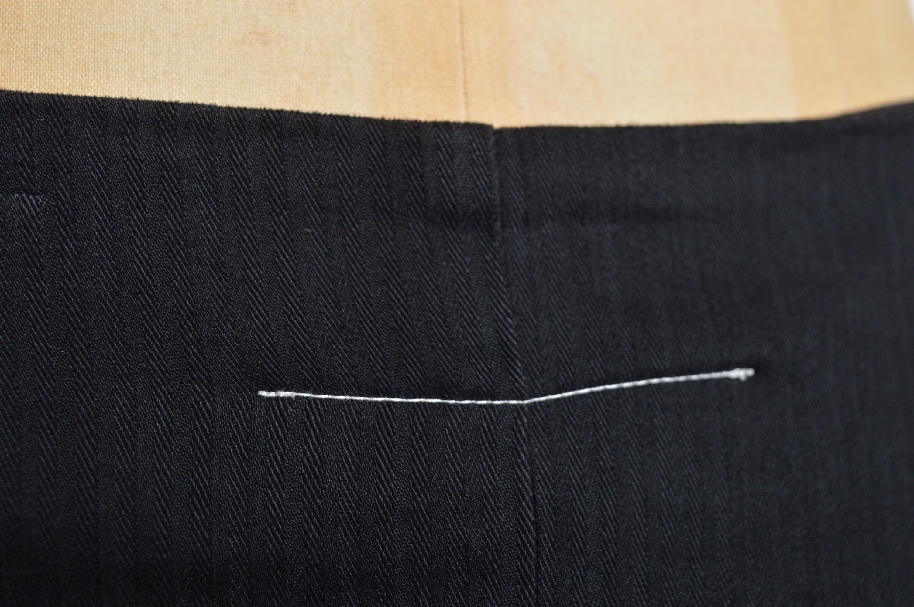 2007 Martin Margiela MM6 Technical Black Knee Length Multi Chrome Zip Skirt en vente 4