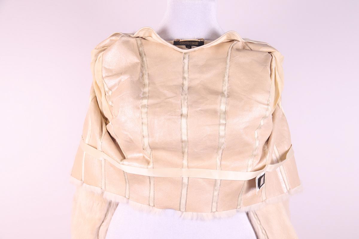 2007 Roberto Cavalli mink short fur coat
Shoulders: 36 cm / 14.17 inches
Sleeve: 49 cm / 19.29 inches
Armpits: 44 cm / 17.32 inches
Length: 37 cm / 14.57 inches

Condition is excellent, there is a small yellow spot on the sleeve, see photo 10
There