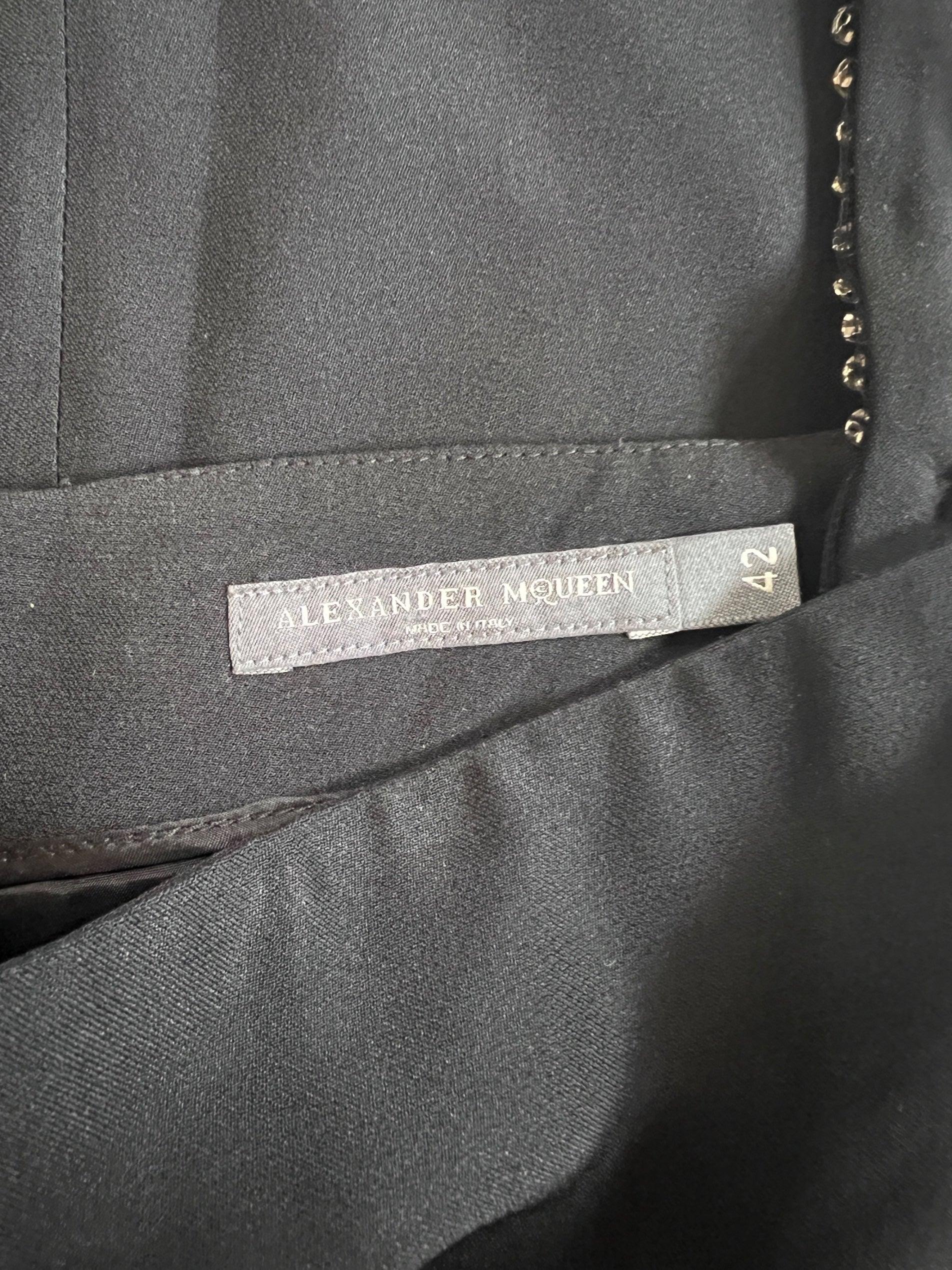 Alexander McQueen jupe chasuble noire ornée de cristaux, défilé 2007 en vente 1