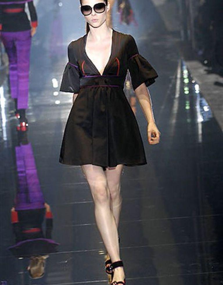 2007 Laufsteg Dokumentiertes Gucci Babydoll-Kleid aus schwarzer Seide im Angebot 3