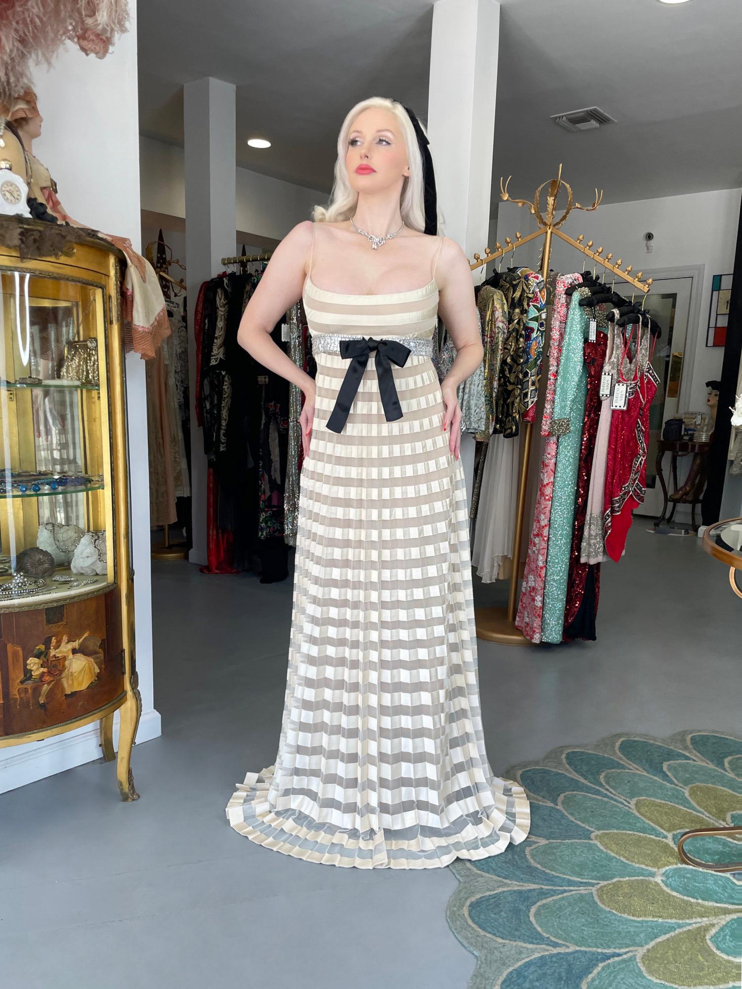 2007 Valentino Documented Runway Ivory Sheer-Illusion Silk & Tulle Pleated Gown In Good Condition In Beverly Hills, CA