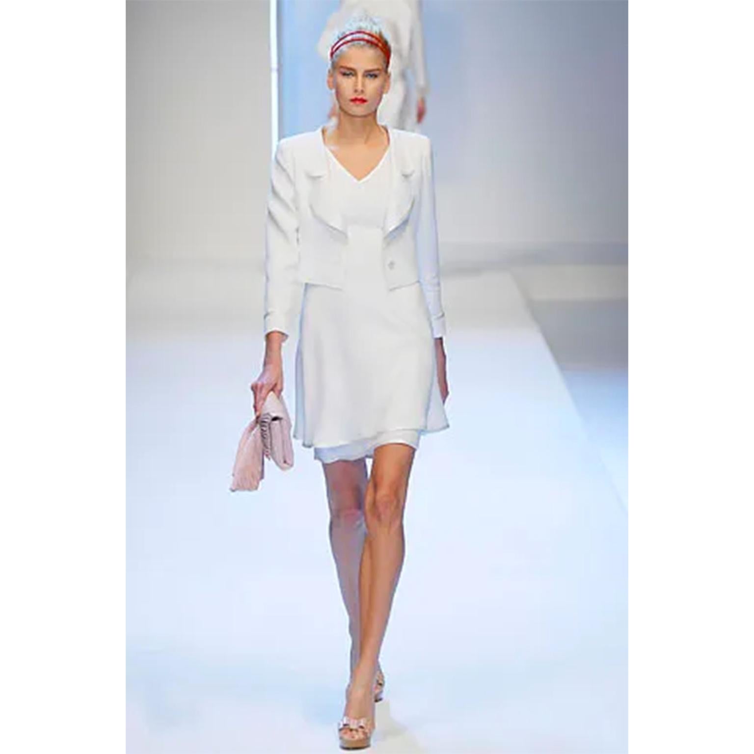 This gorgeous ivory linen Valentino dress and jacket outfit was featured on the runway for the Spring Summer 2007 collection. This is such an effortless, elegant ensemble from Valentino Garavani and we know you will find a million ways to wear the