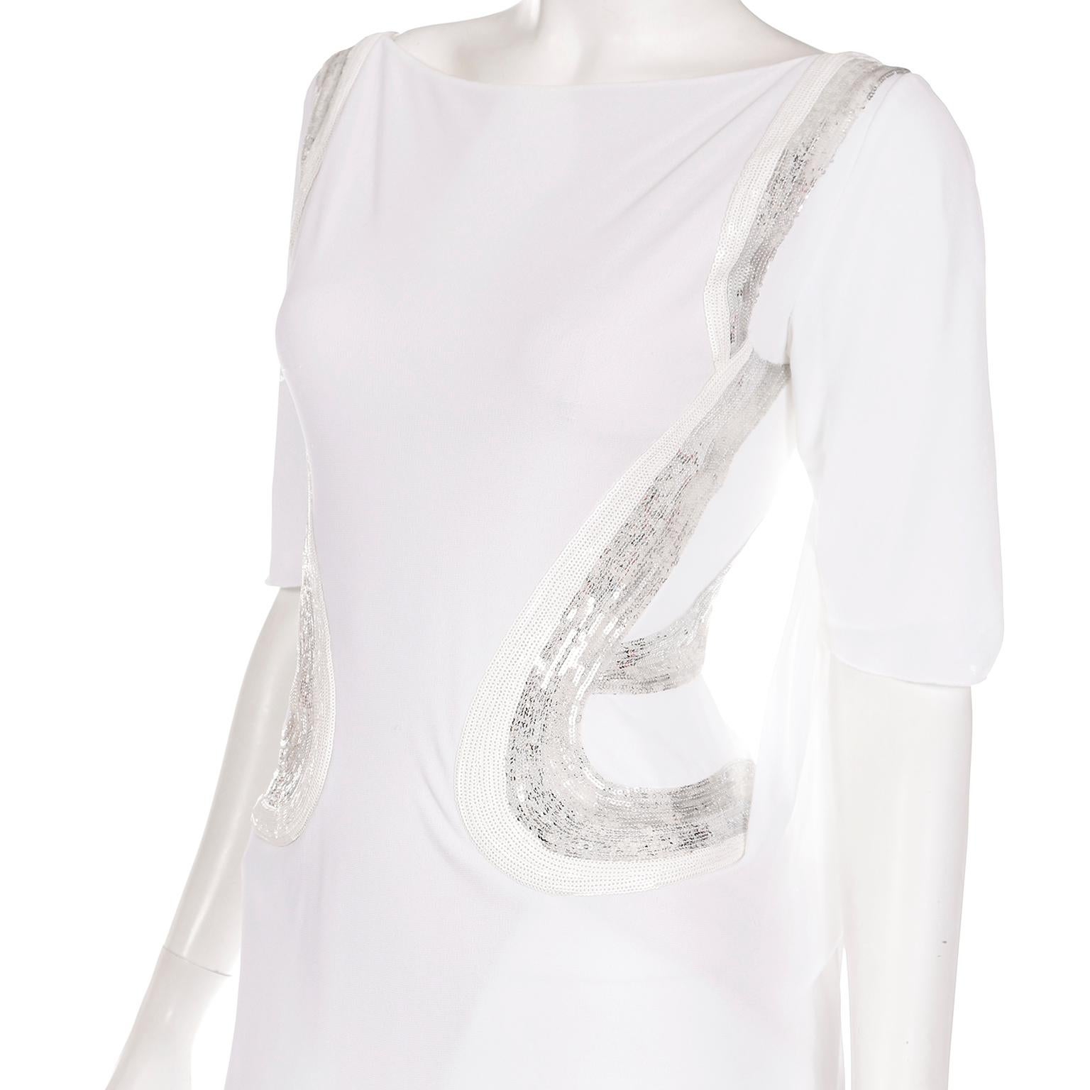 Versace - Robe blanche extensible avec paillettes argentées et dos nu ouvert, 2007 en vente 6
