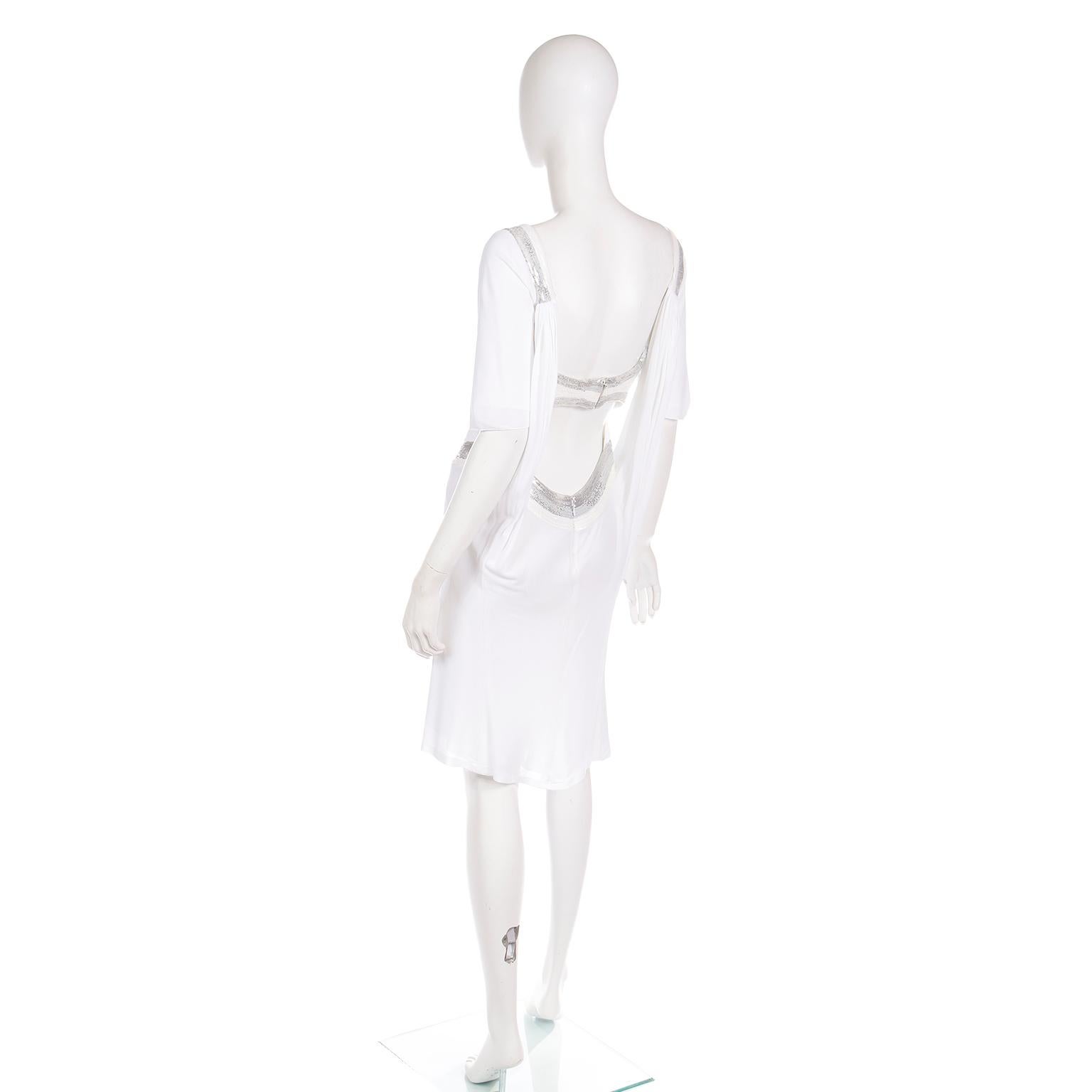 Versace - Robe blanche extensible avec paillettes argentées et dos nu ouvert, 2007 en vente 3