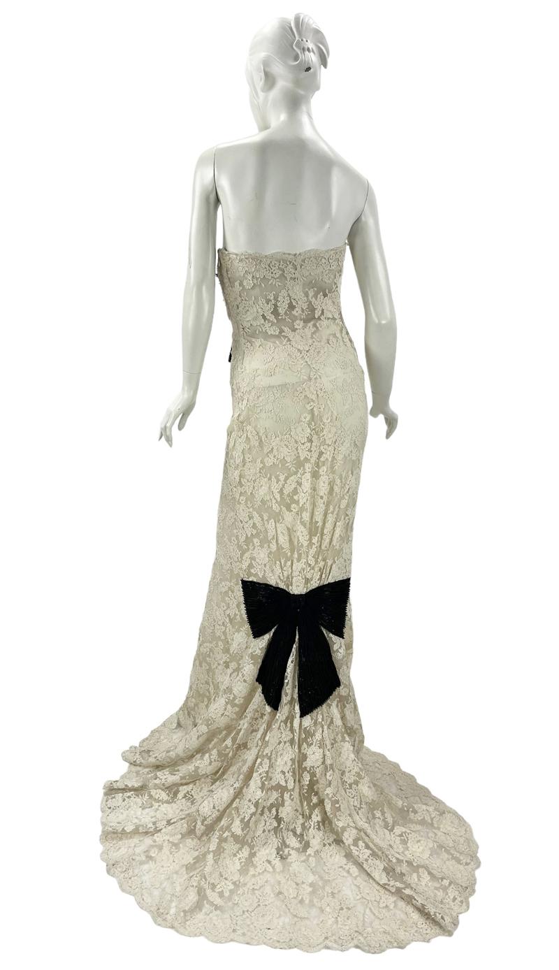 Women's 2007 Vintage Valentino lace gown with embellished bow Anne wore to Oscars For Sale