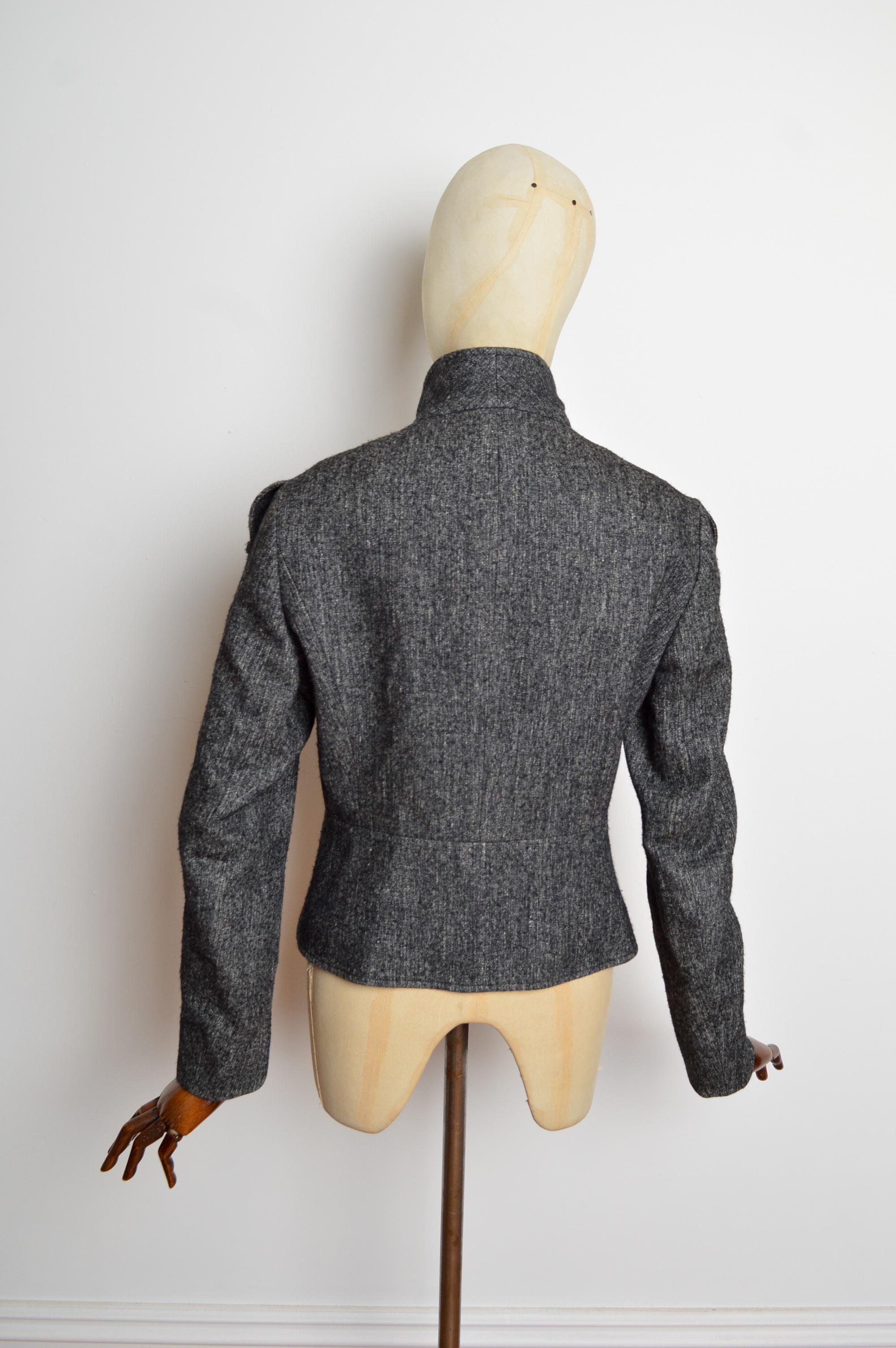 2007 Yves Saint Laurent Charcoal Grey Tailored Mottled Wool Military Blazer in vendita 5