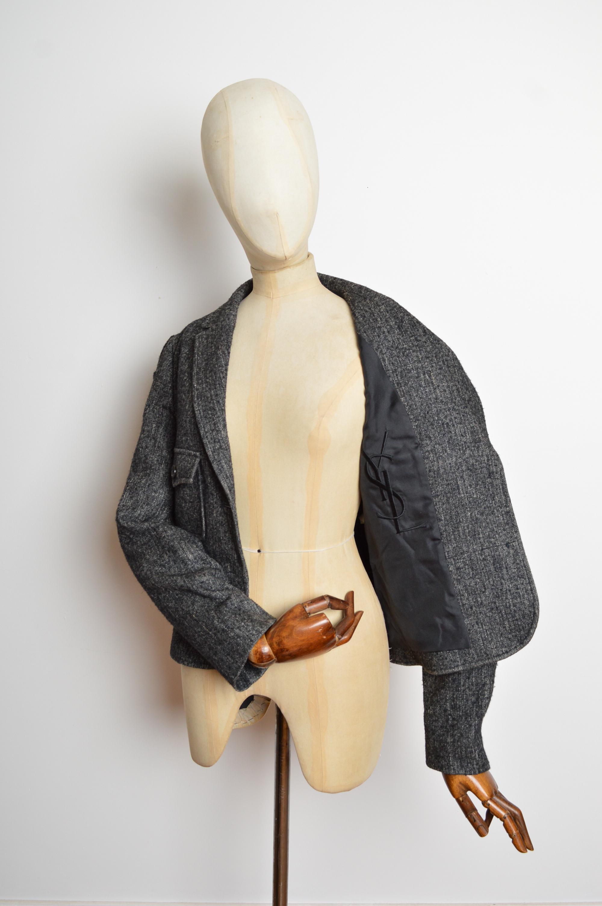 2007 Yves Saint Laurent Charcoal Grey Tailored Mottled Wool Military Blazer in vendita 3