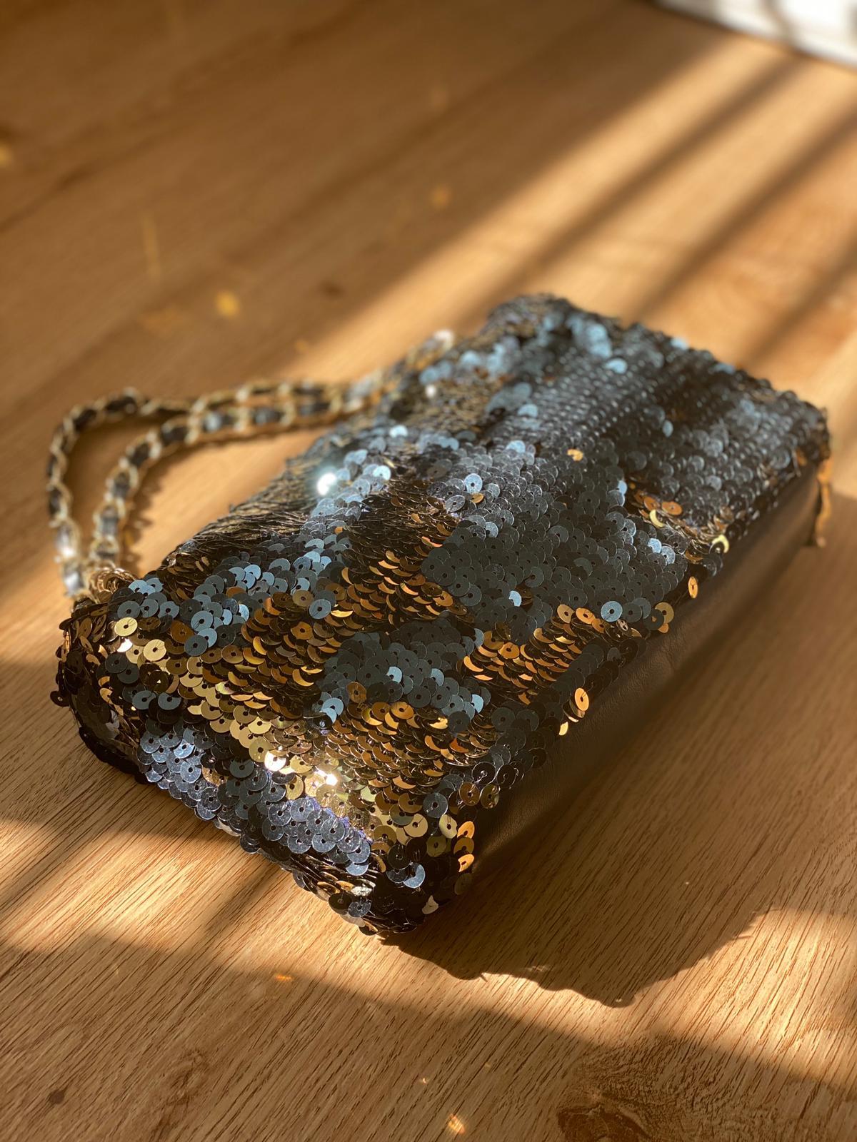 2008-2009 Chanel gold and navy blue sequin crossbody flap bag For Sale 3