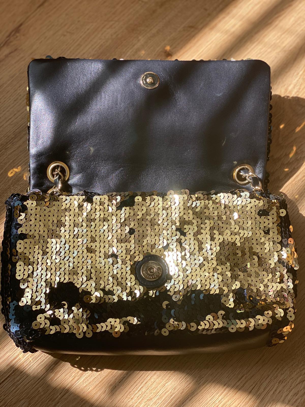 Women's or Men's 2008-2009 Chanel gold and navy blue sequin crossbody flap bag For Sale