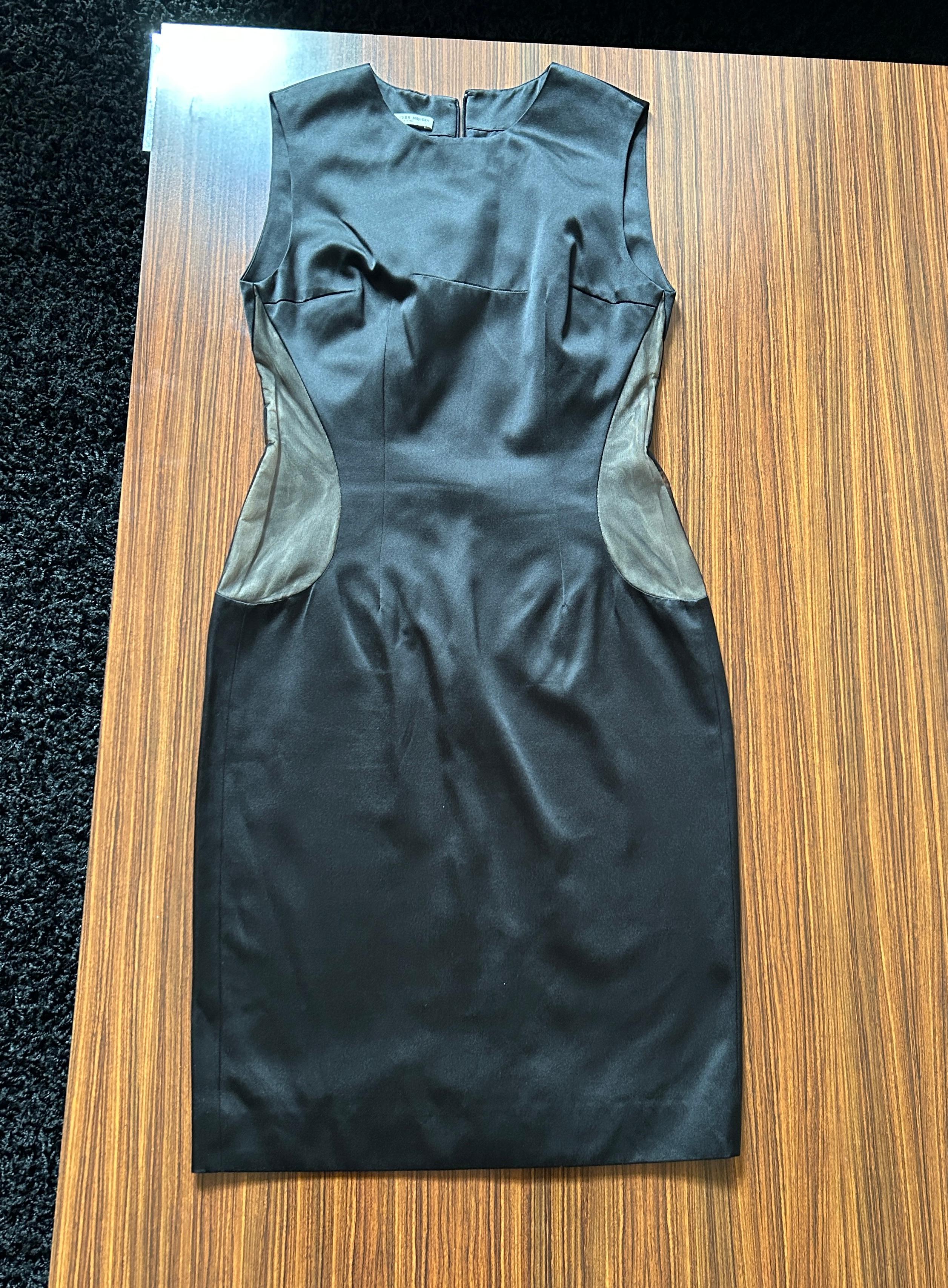 2008 Alexander McQueen Schwarzes Kleid aus Seide mit durchsichtigen Seitenwänden  im Angebot 1