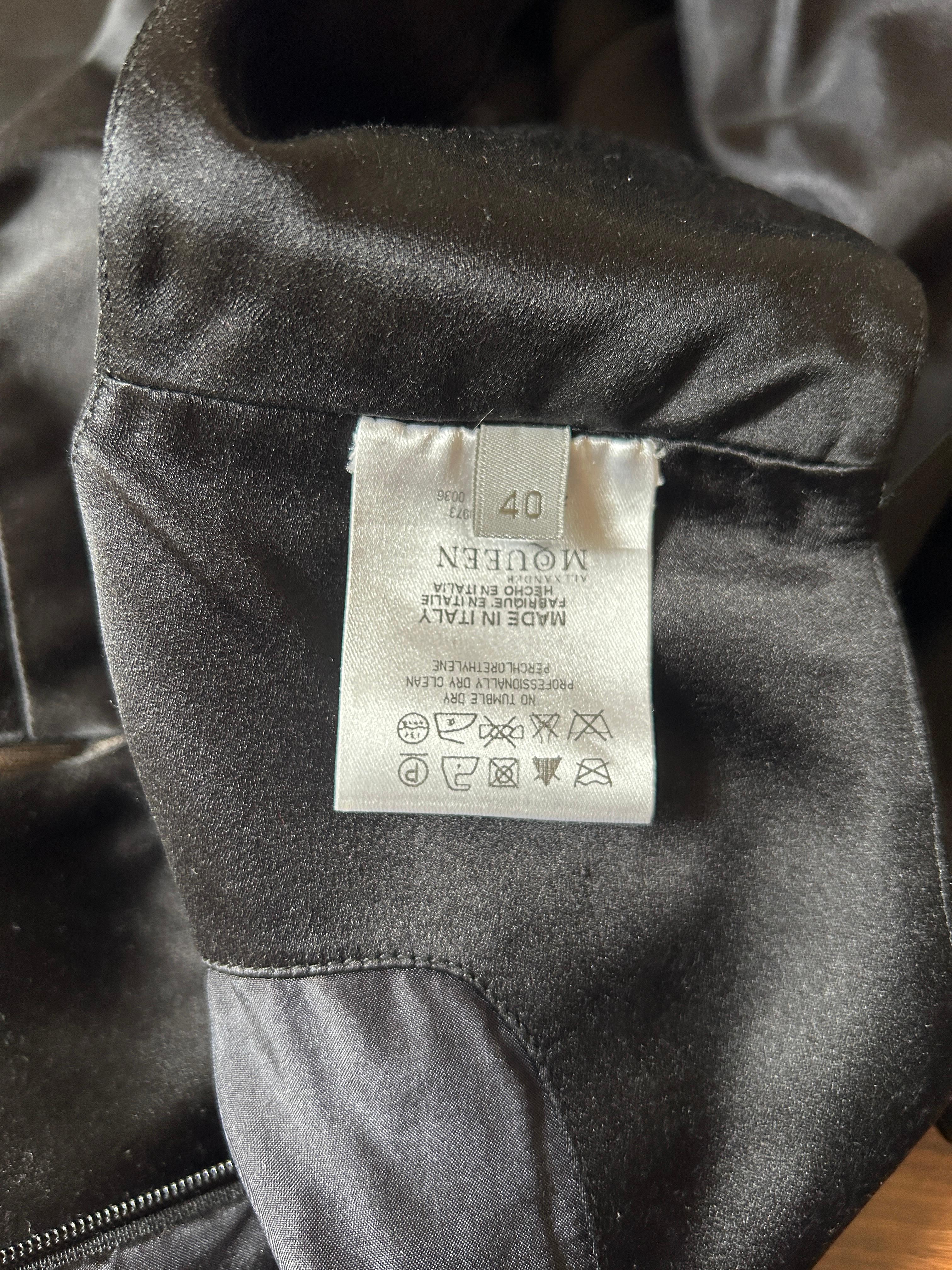 2008 Alexander McQueen Schwarzes Kleid aus Seide mit durchsichtigen Seitenwänden  im Angebot 3