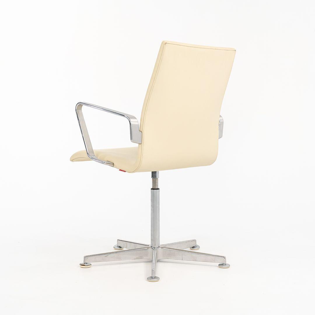 2008 Sedie basse Oxford di Arne Jacobsen in pelle color crema, modello 3291W in vendita 2