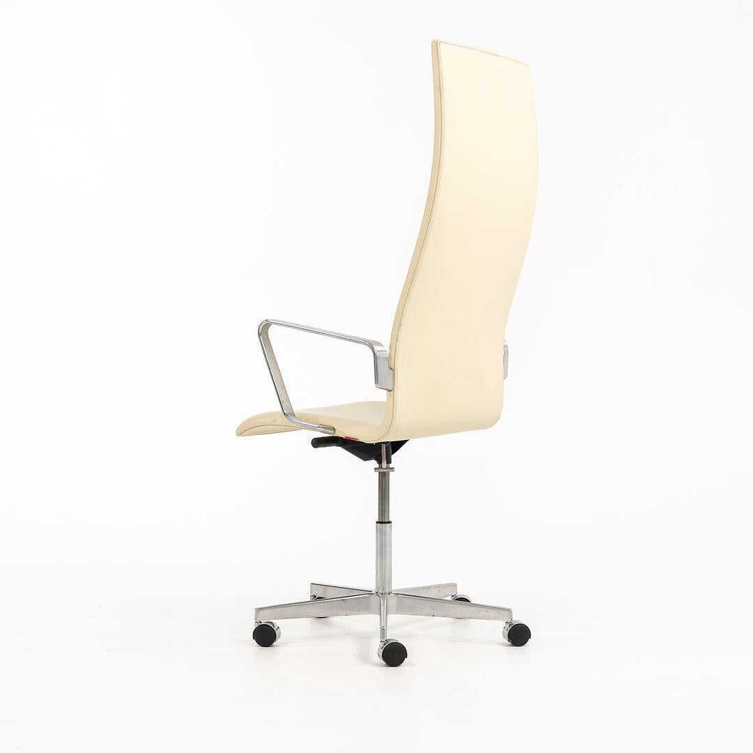 2008 Arne Jacobsen Oxford Ess- oder Schreibtischstuhl mit hoher Rückenlehne aus cremefarbenem Leder im Angebot 3