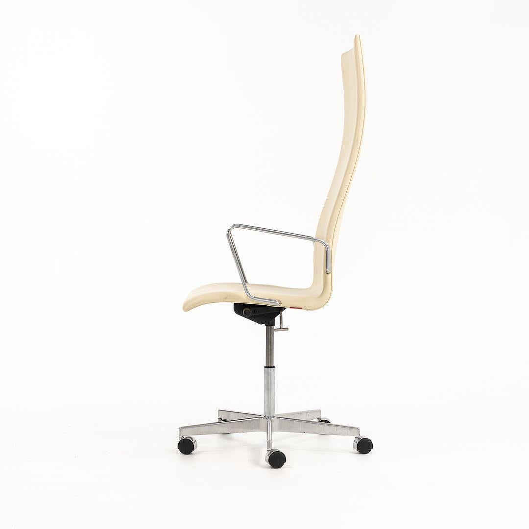 2008 Arne Jacobsen Oxford Ess- oder Schreibtischstuhl mit hoher Rückenlehne aus cremefarbenem Leder im Angebot 4