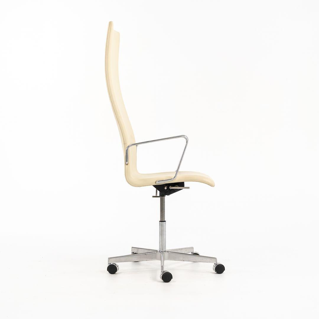 2008 Arne Jacobsen Oxford Ess- oder Schreibtischstuhl mit hoher Rückenlehne aus cremefarbenem Leder (Dänisch) im Angebot