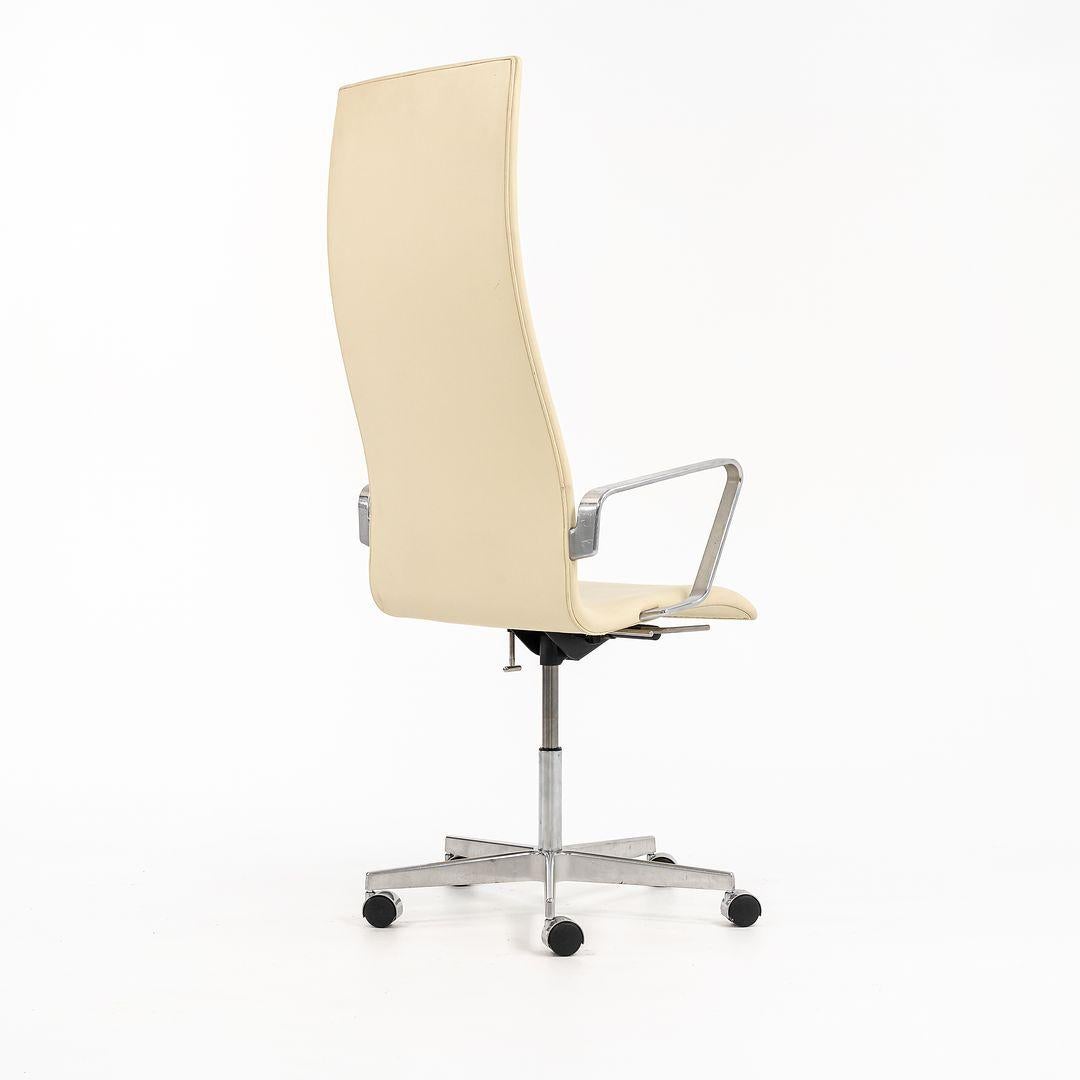 2008 Arne Jacobsen Oxford Ess- oder Schreibtischstuhl mit hoher Rückenlehne aus cremefarbenem Leder im Zustand „Gut“ im Angebot in Philadelphia, PA