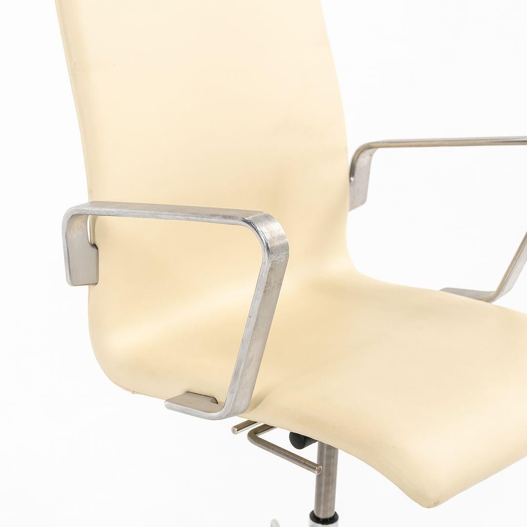 2008 Arne Jacobsen Oxford Ess- oder Schreibtischstuhl mit hoher Rückenlehne aus cremefarbenem Leder (21. Jahrhundert und zeitgenössisch) im Angebot