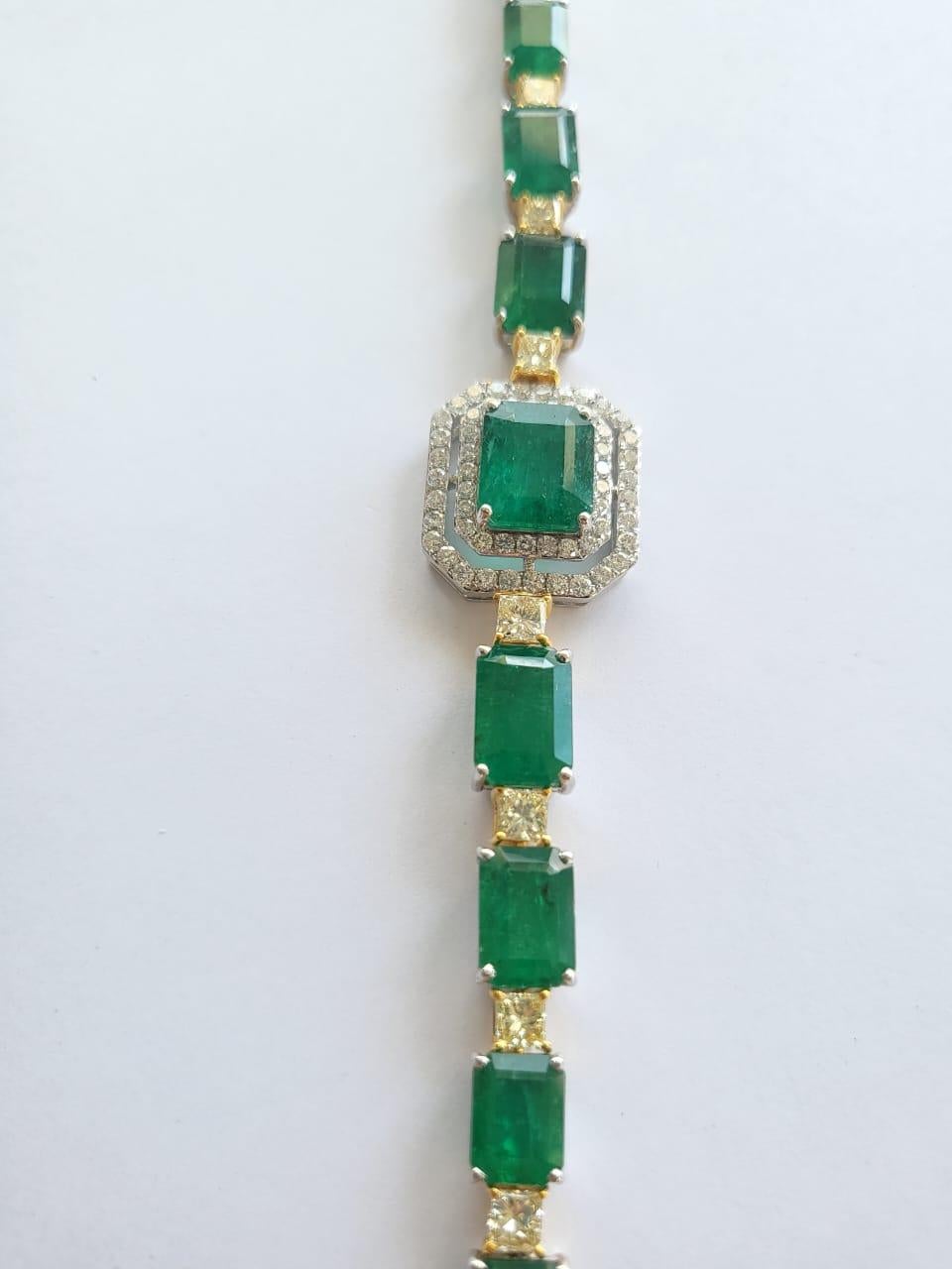 20.08 Carats Natural Zambian Emerald & Yellow Diamonds Link Bracelet In New Condition For Sale In Hong Kong, HK