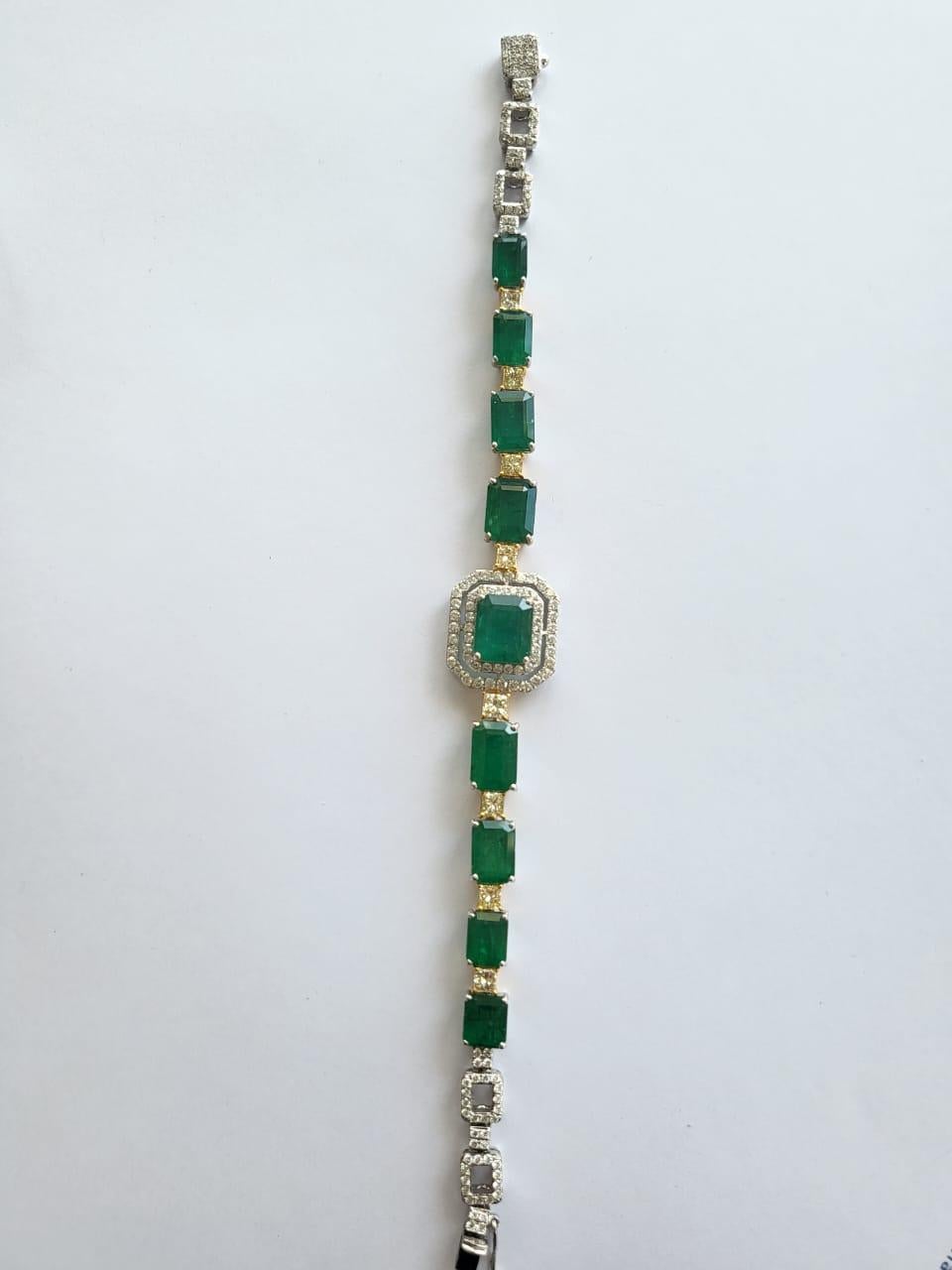 Women's or Men's 20.08 Carats Natural Zambian Emerald & Yellow Diamonds Link Bracelet For Sale