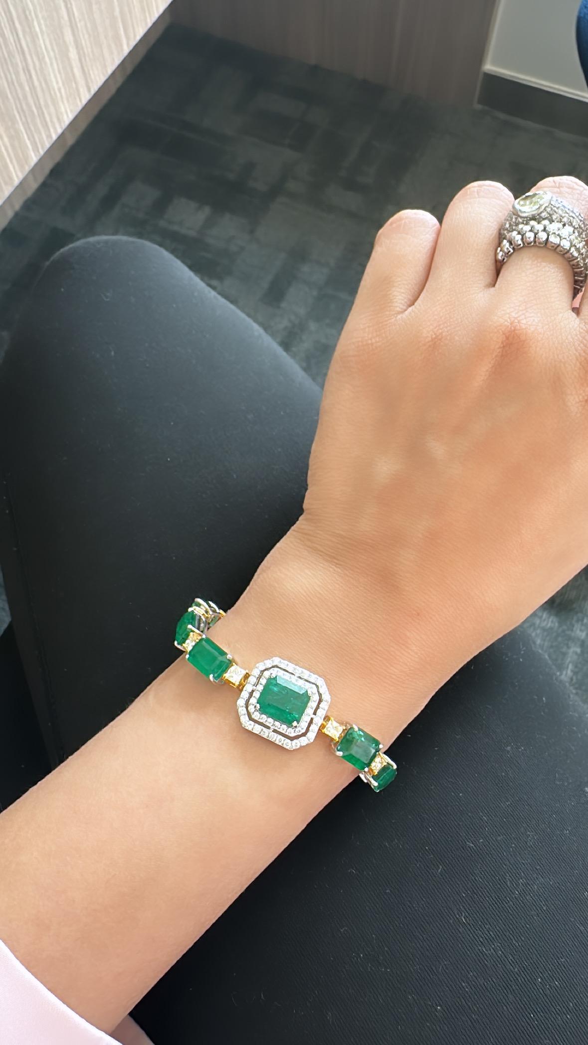 20.08 Carats Natural Zambian Emerald & Yellow Diamonds Link Bracelet For Sale 1