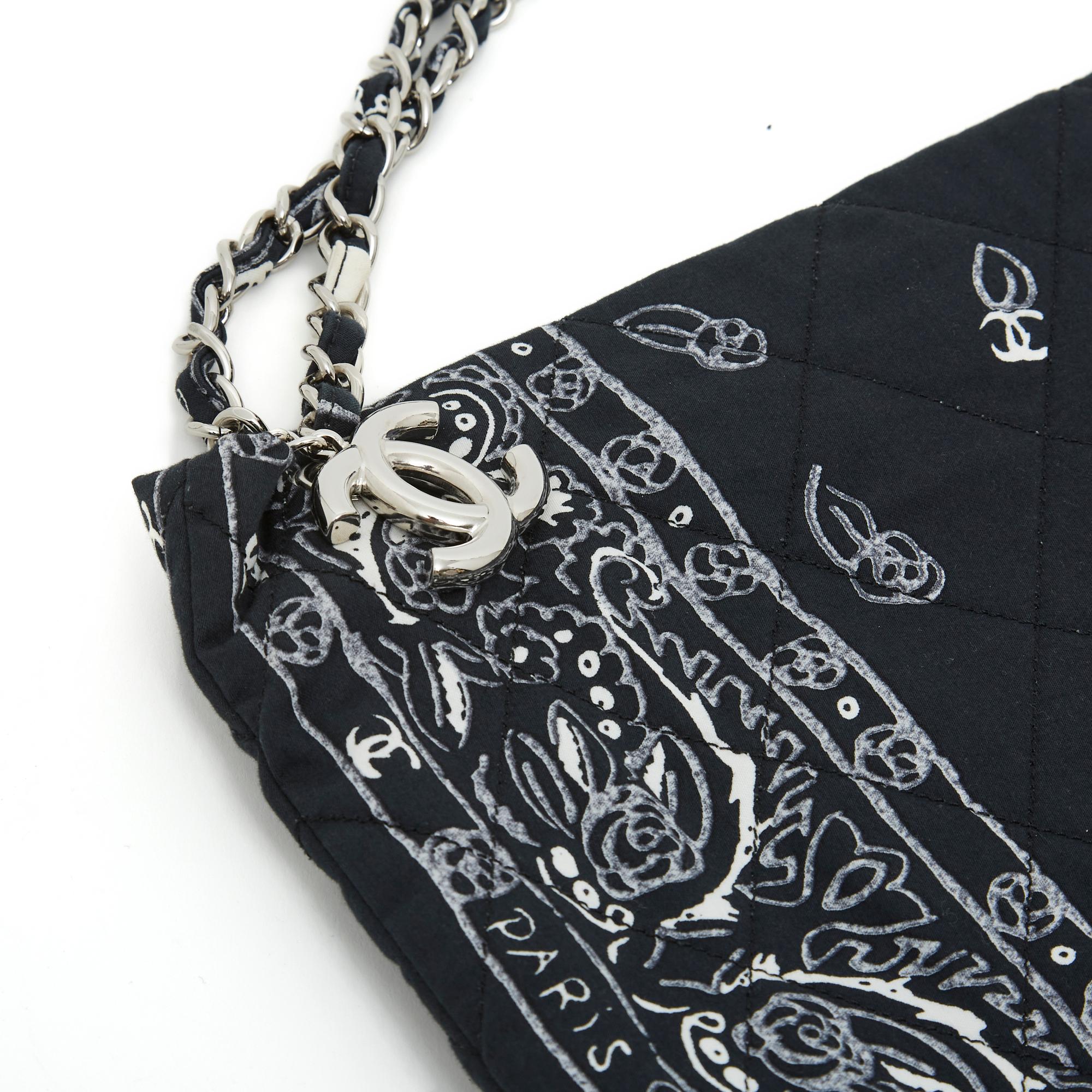 2008 Chanel Große schwarze Bandana-Tasche Selten (Schwarz)