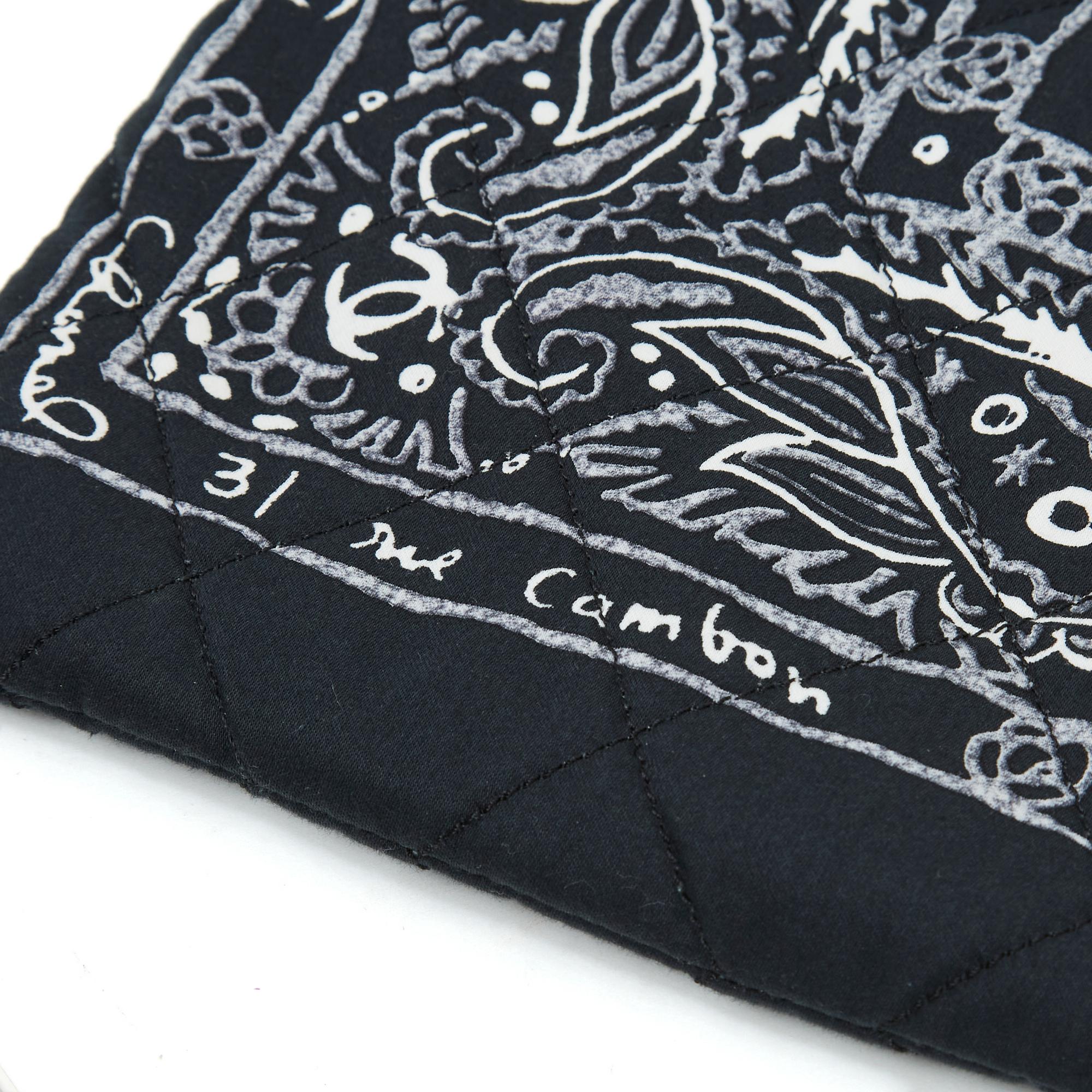 2008 Chanel Große schwarze Bandana-Tasche Selten im Zustand „Hervorragend“ in PARIS, FR