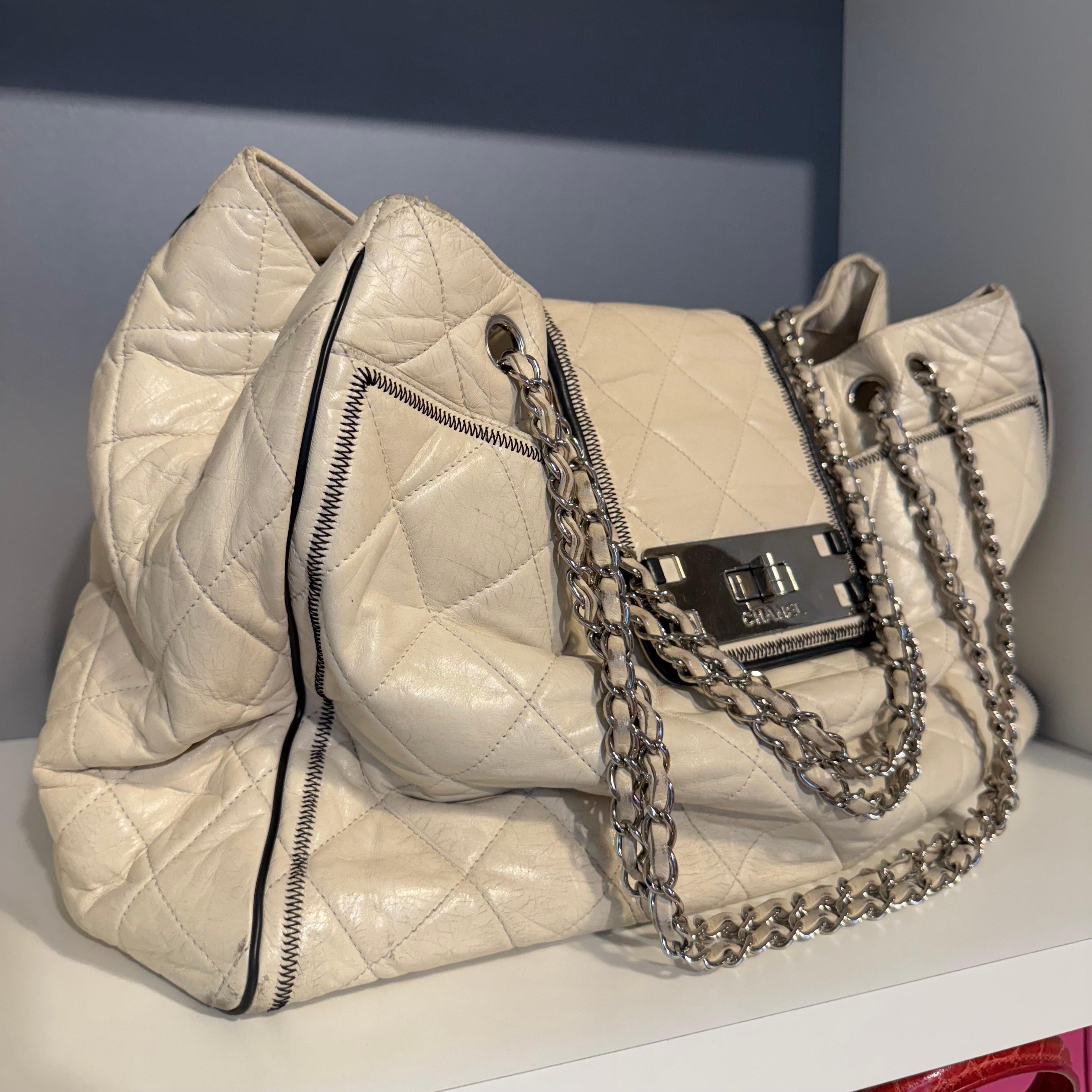 Chanel Mademoiselle Lock East West
Vintage from 2008
Soft  lambskin leather
White ivory color
Chain handles
Can be worn crossbody too
Lateral large pockets
Internal zip pocket and phone holder
Cm 42 x 27 x 15 (16,5 x 10,6 x 5,9 inches)
Usage and