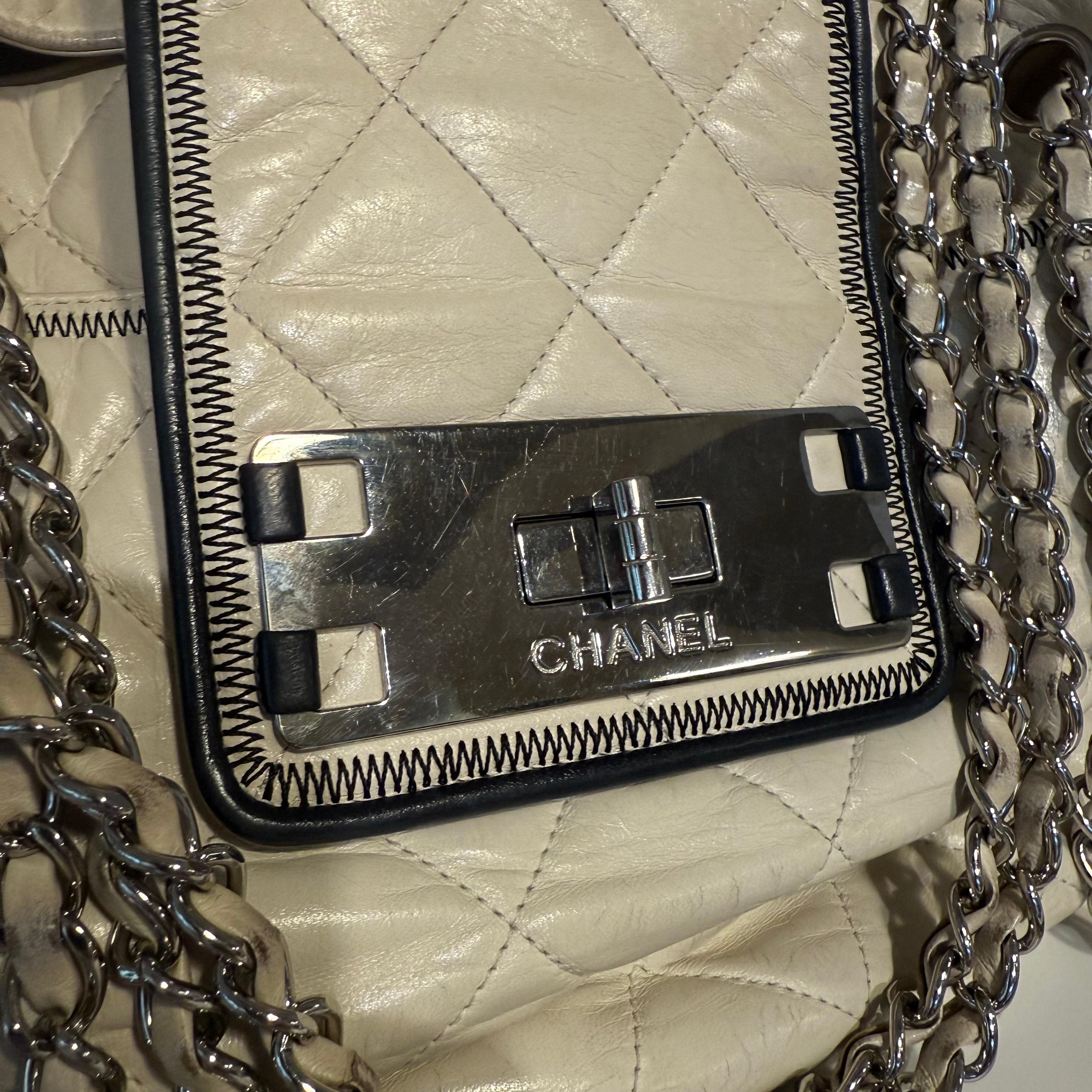 2008 Chanel Mademoiselle Lock East West Lambskin Bag In condizioni discrete in vendita a Gazzaniga (BG), IT