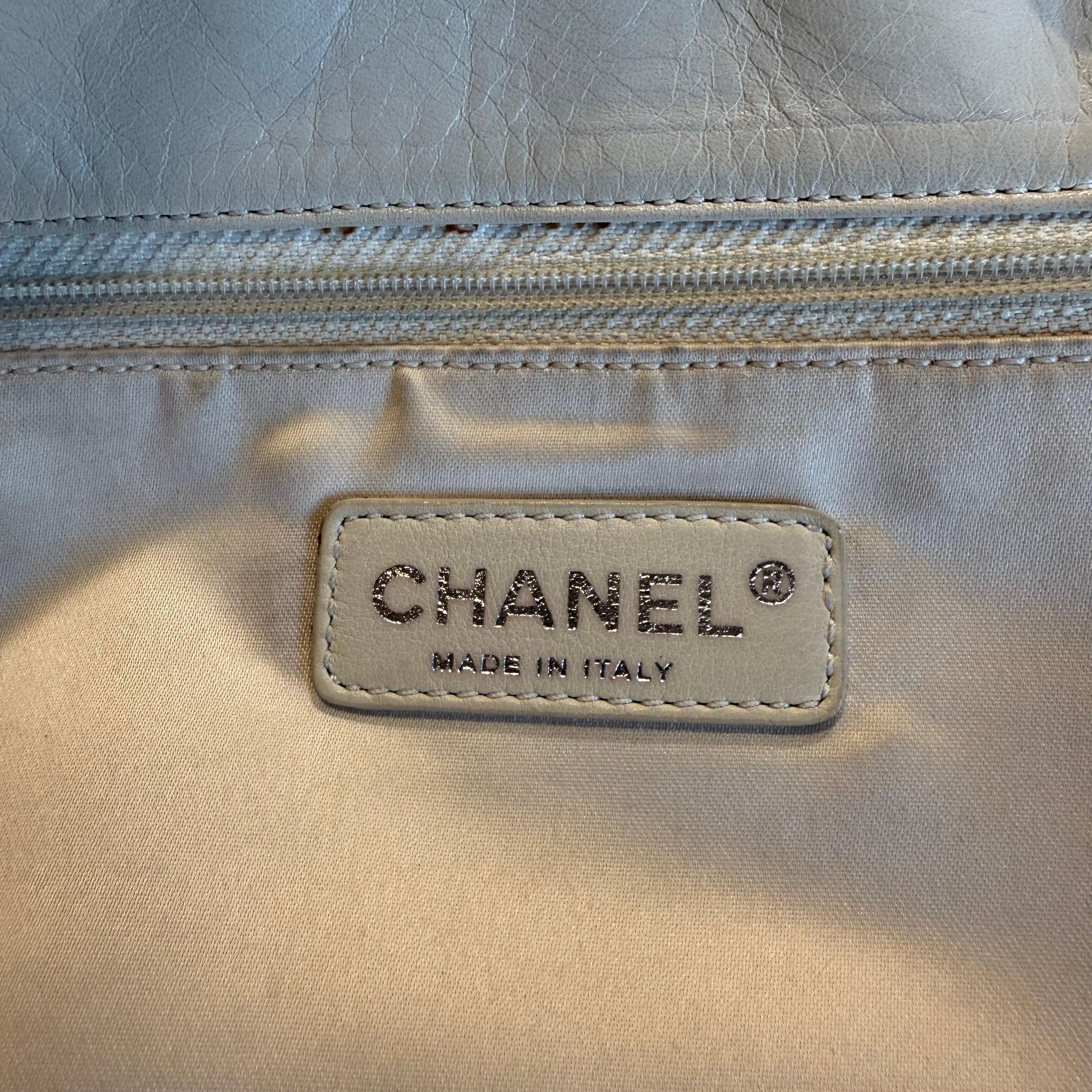 2008 Chanel Mademoiselle Lock East West Lambskin Bag in vendita 1