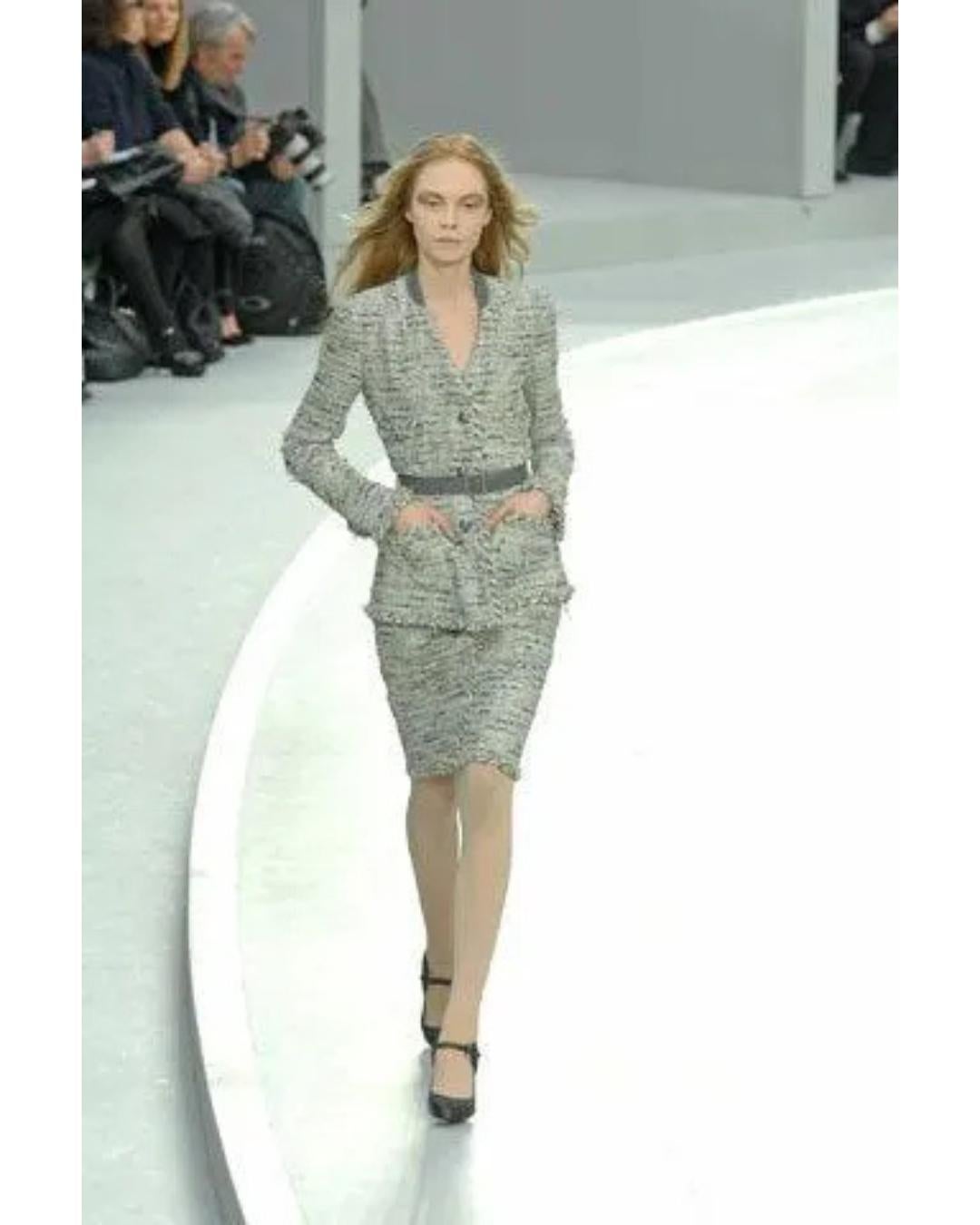 2008 Chanel Silver Fantasy Tweed Abito doppiopetto in vendita 3