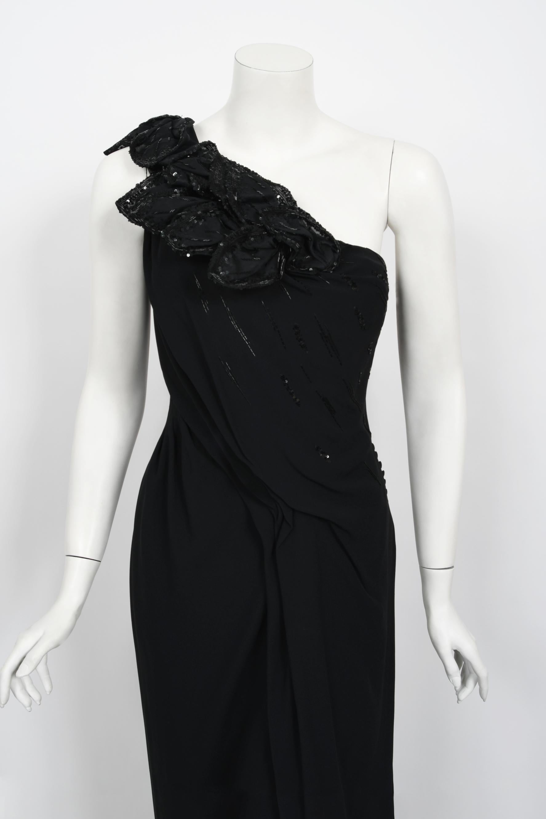 Noir Robe Christian Dior by John Galliano en soie noire perlée à fente haute et coupe en biais, 2008 en vente