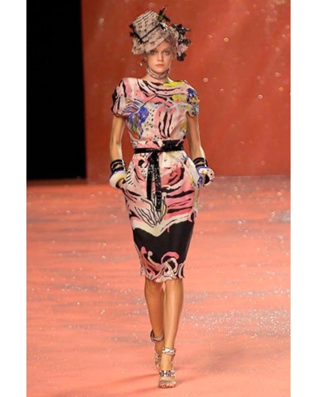 2008 Christian Lacroix Laufsteg Dokumentiertes Kleid mit Pop-Art-Druck im Angebot 1