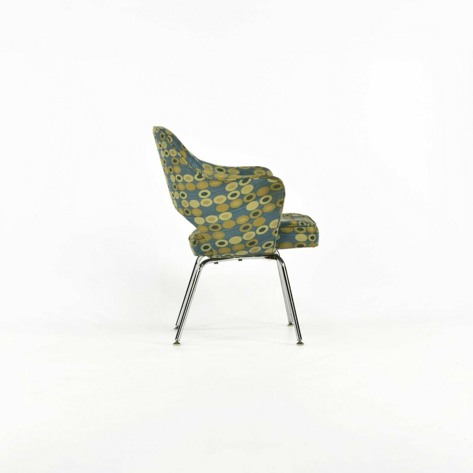Modern 2008 Eero Saarinen for Knoll Executive Dining Arm Chair Abacus Fabric For Sale