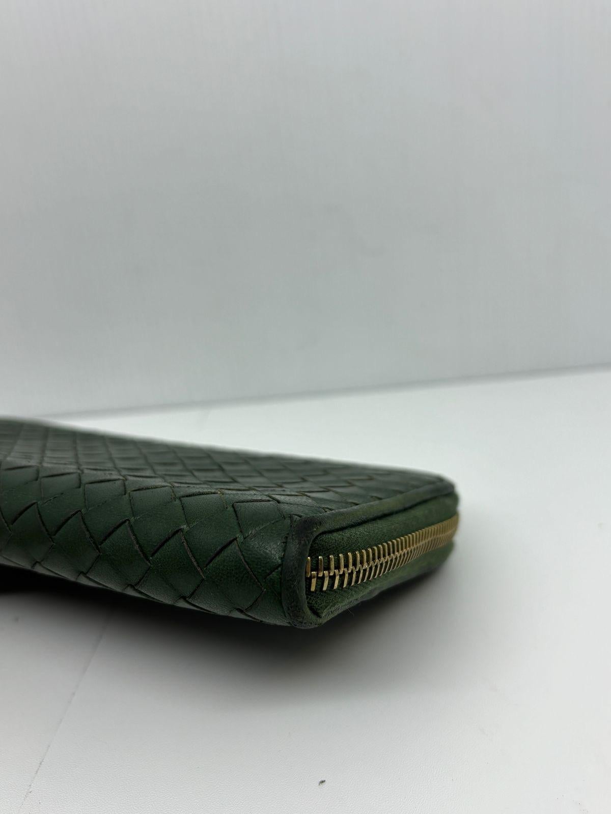 Nero 2008 Portafoglio con zip lunga Intrecciato Verde Foresta in vendita