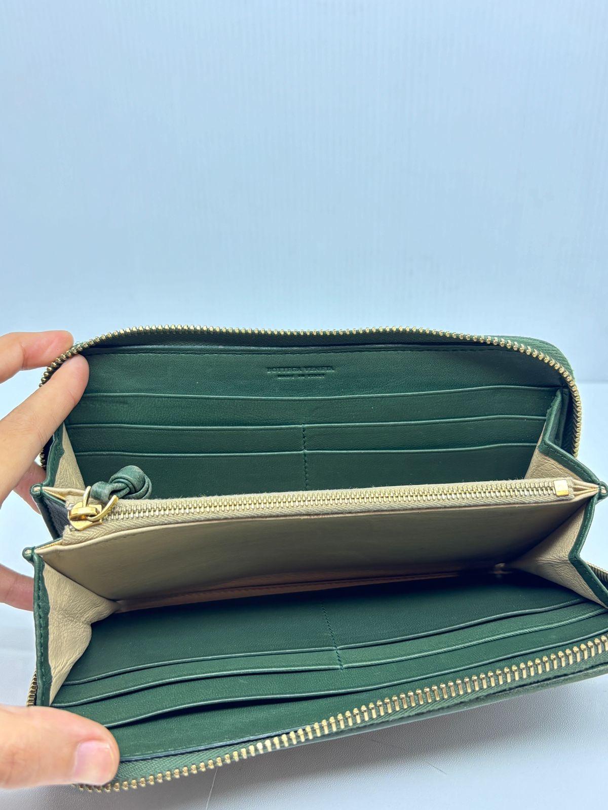 2008 Portafoglio con zip lunga Intrecciato Verde Foresta in vendita 2