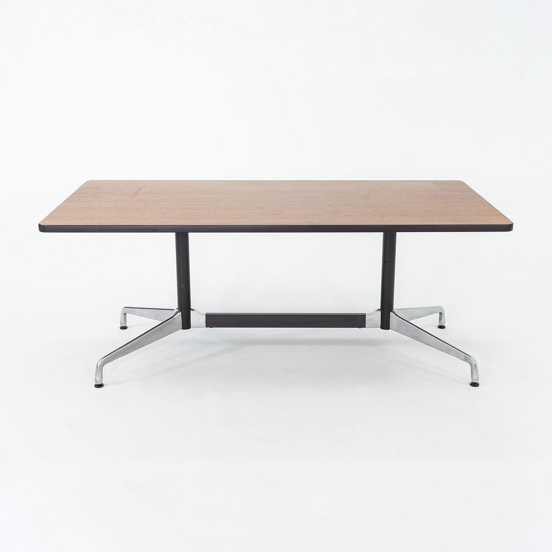 2008 Herman Miller Mesa de comedor segmentada Eames / Mesa de conferencias en roble oscuro Estadounidense en venta