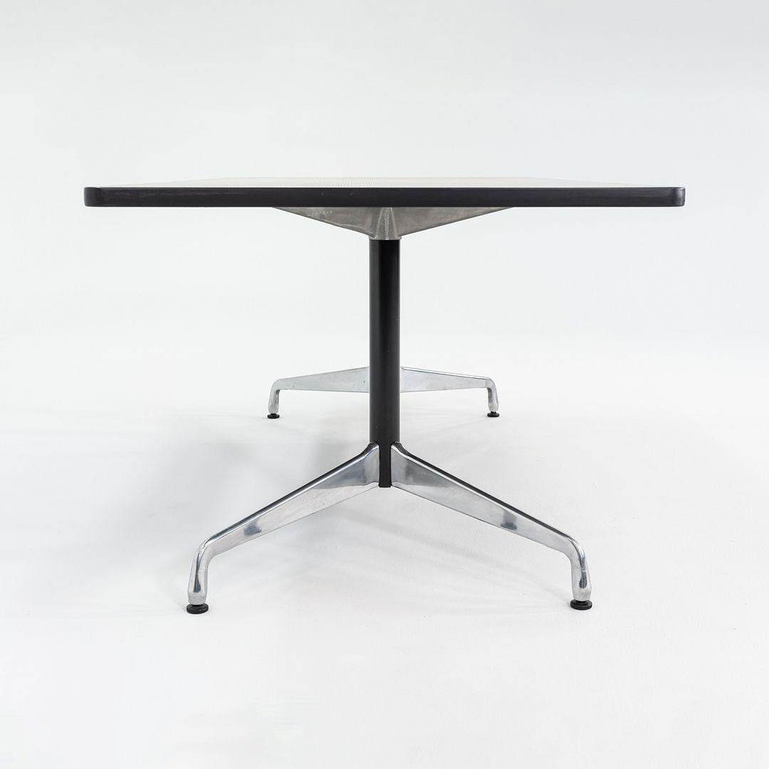 2008 Herman Miller Mesa de comedor segmentada Eames / Mesa de conferencias en roble oscuro en venta 1