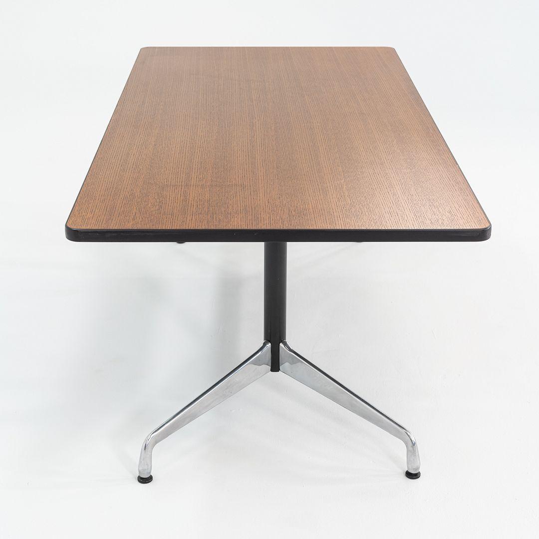 2008 Herman Miller Mesa de comedor segmentada Eames / Mesa de conferencias en roble oscuro en venta 2