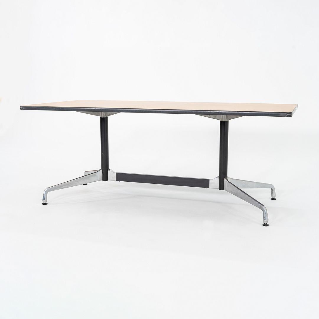2008 Herman Miller Mesa de comedor segmentada Eames / Mesa de conferencias en roble claro en venta 3