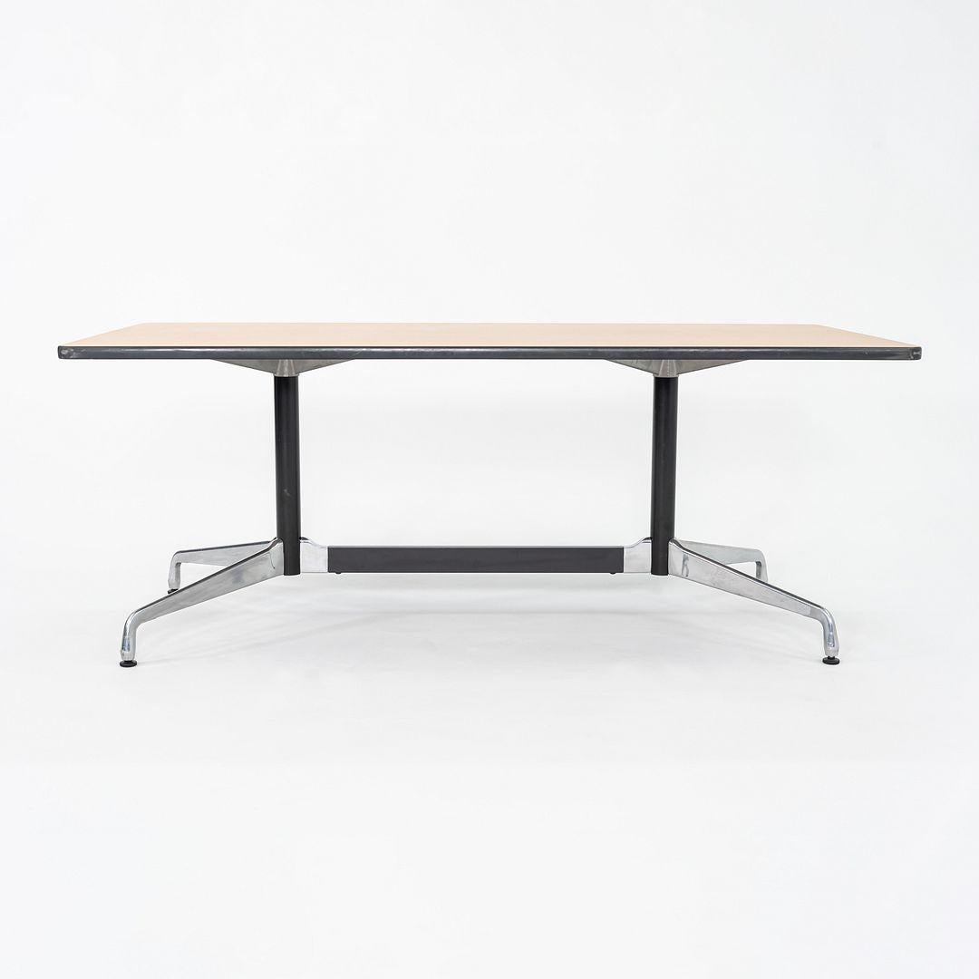 2008 Herman Miller Mesa de comedor segmentada Eames / Mesa de conferencias en roble claro Moderno en venta